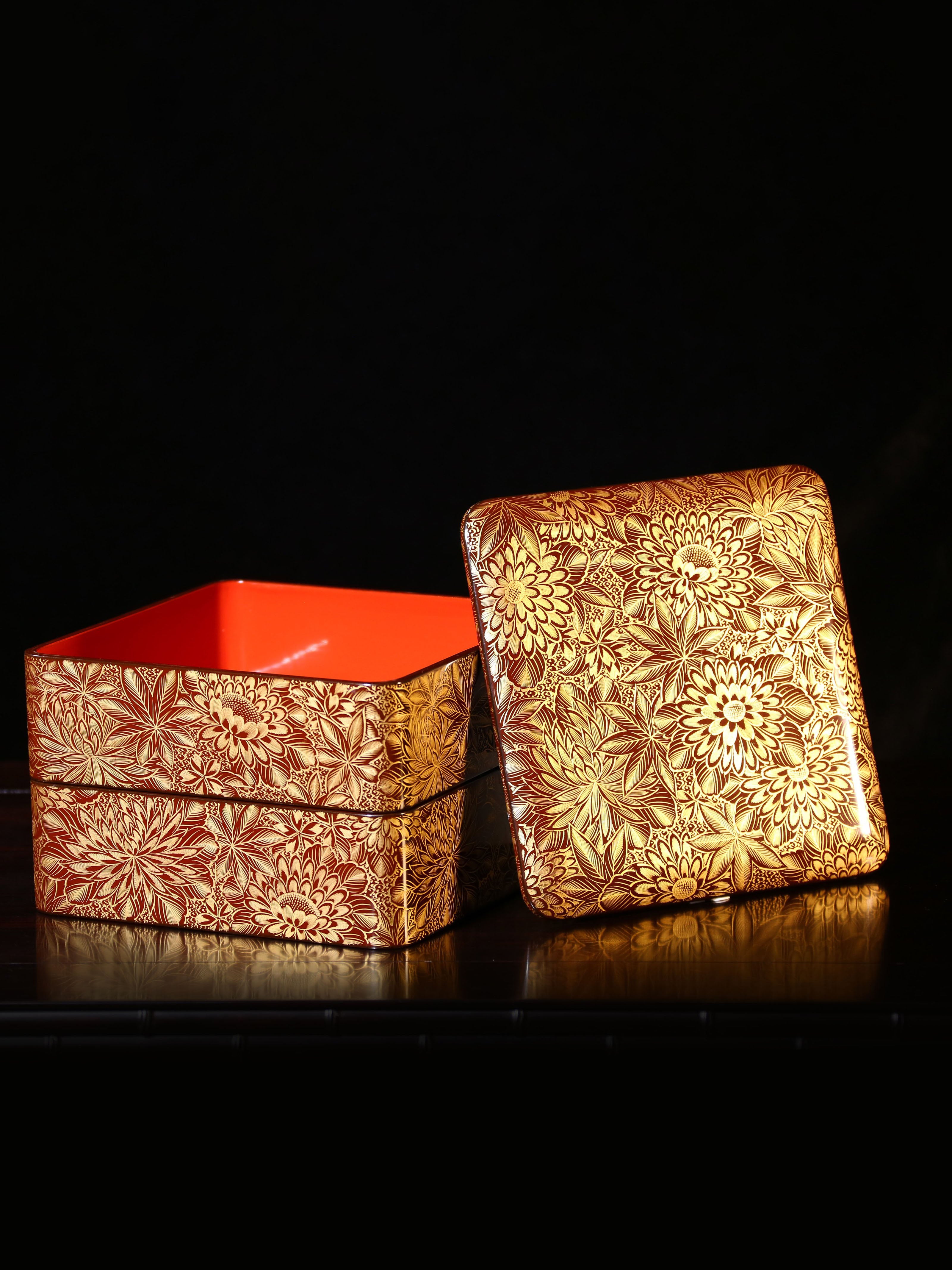 Japanese Wajima lacquerware double-layered tea box with chrysanthemum petal pattern