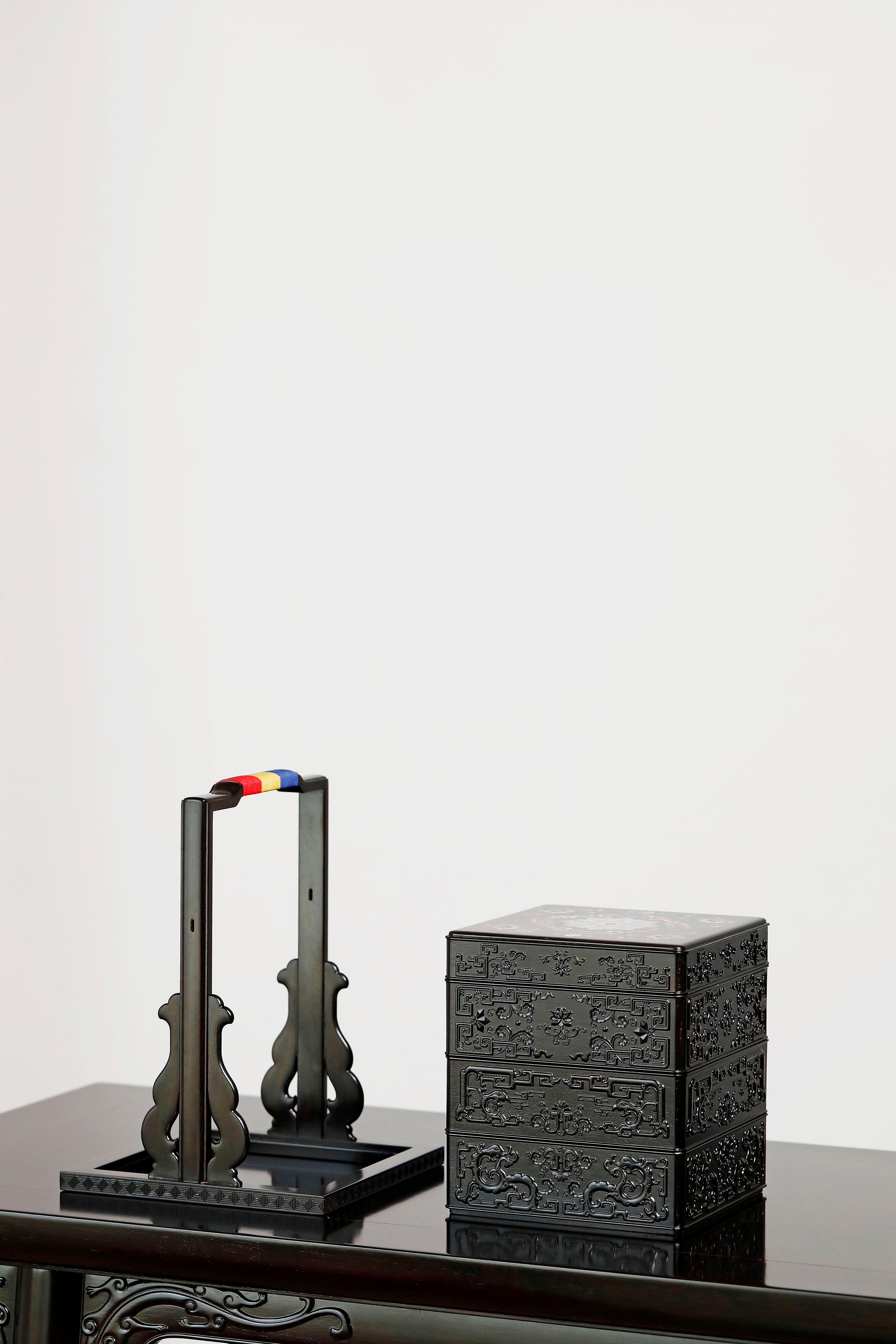 Purple sandalwood square box inlaid with mother-of-pearl and passionflower design