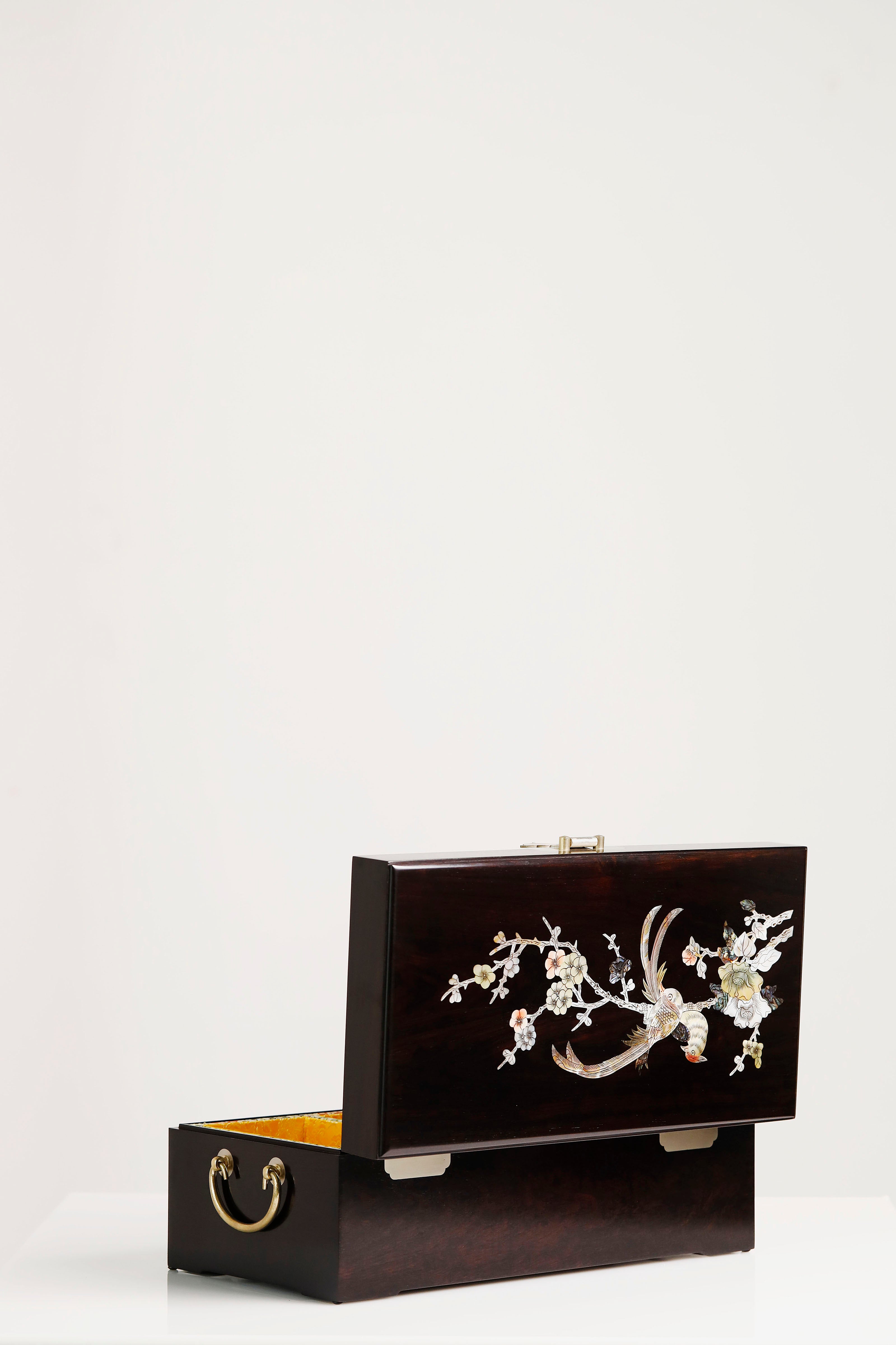 Purple sandalwood box with mother-of-pearl inlay and magpie design