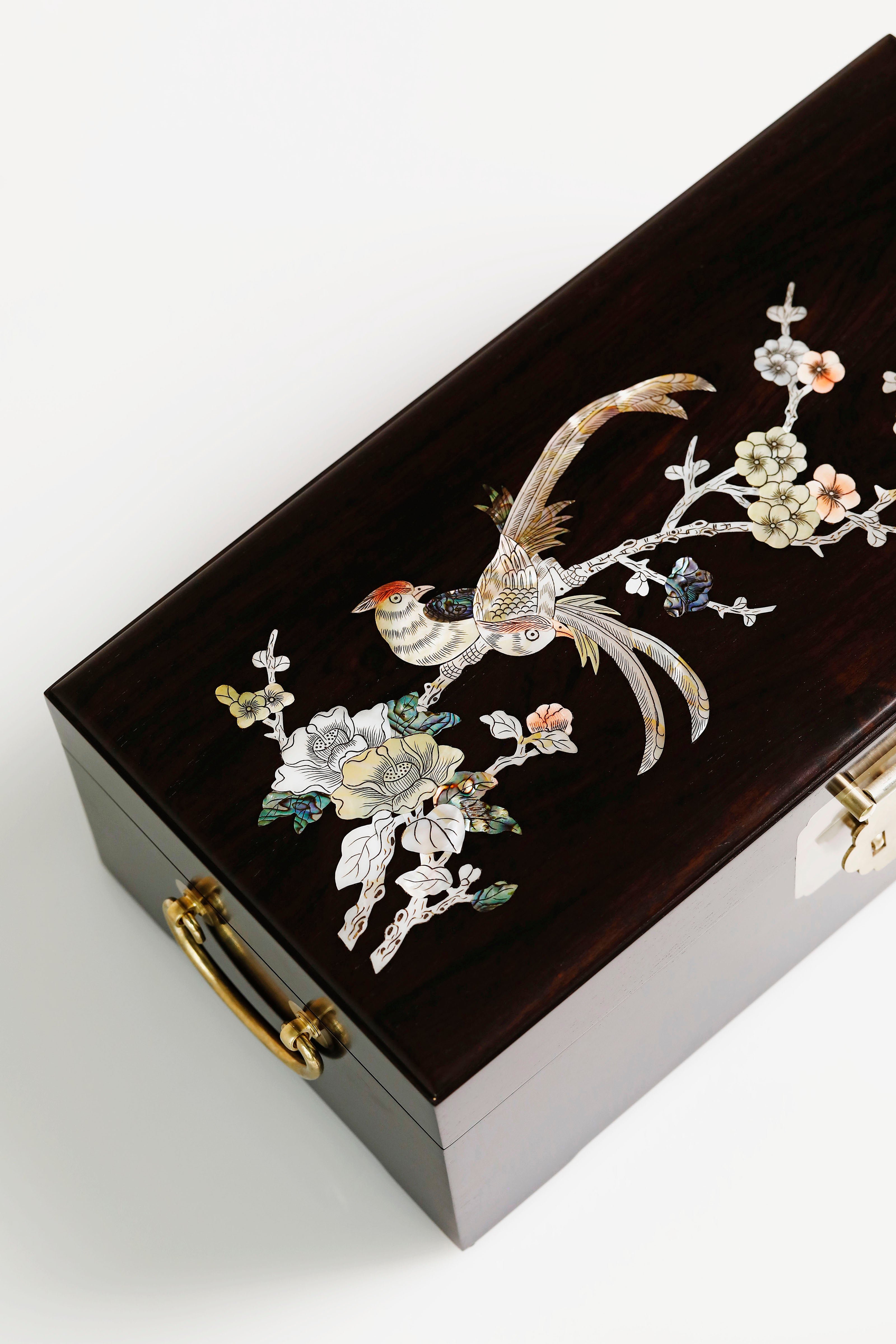 Purple sandalwood box with mother-of-pearl inlay and magpie design