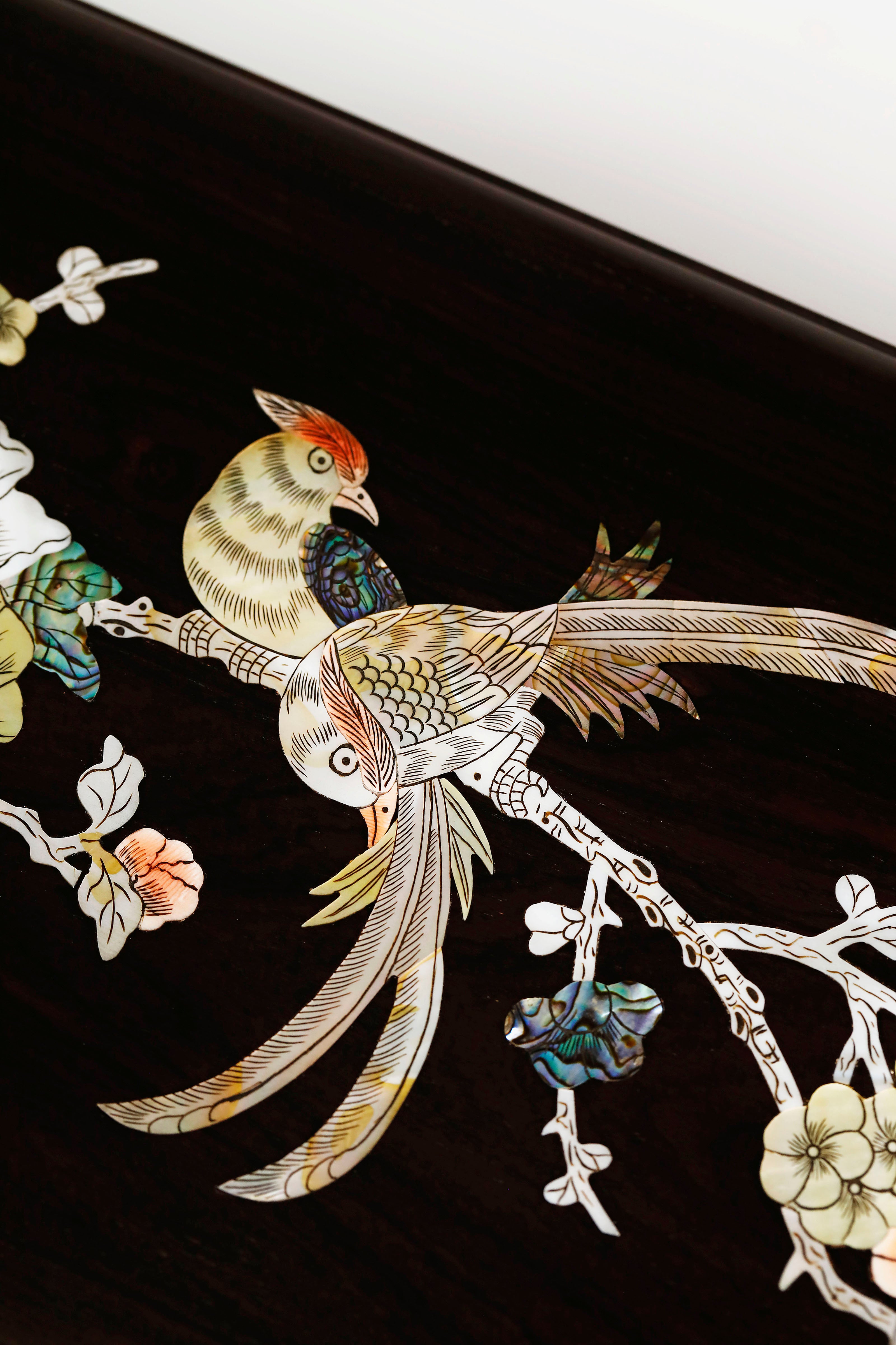 Purple sandalwood box with mother-of-pearl inlay and magpie design