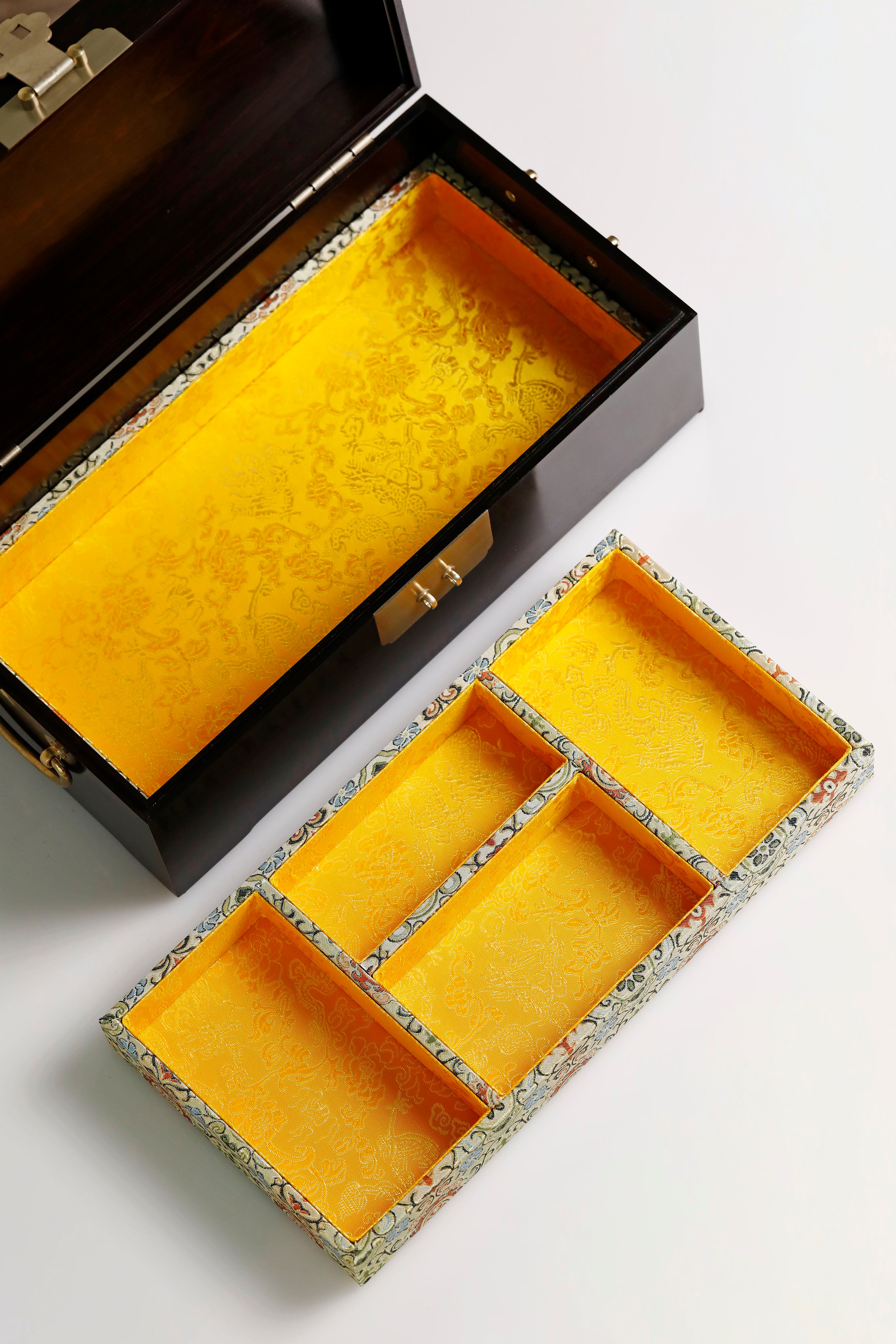 Purple sandalwood box with mother-of-pearl inlay and magpie design