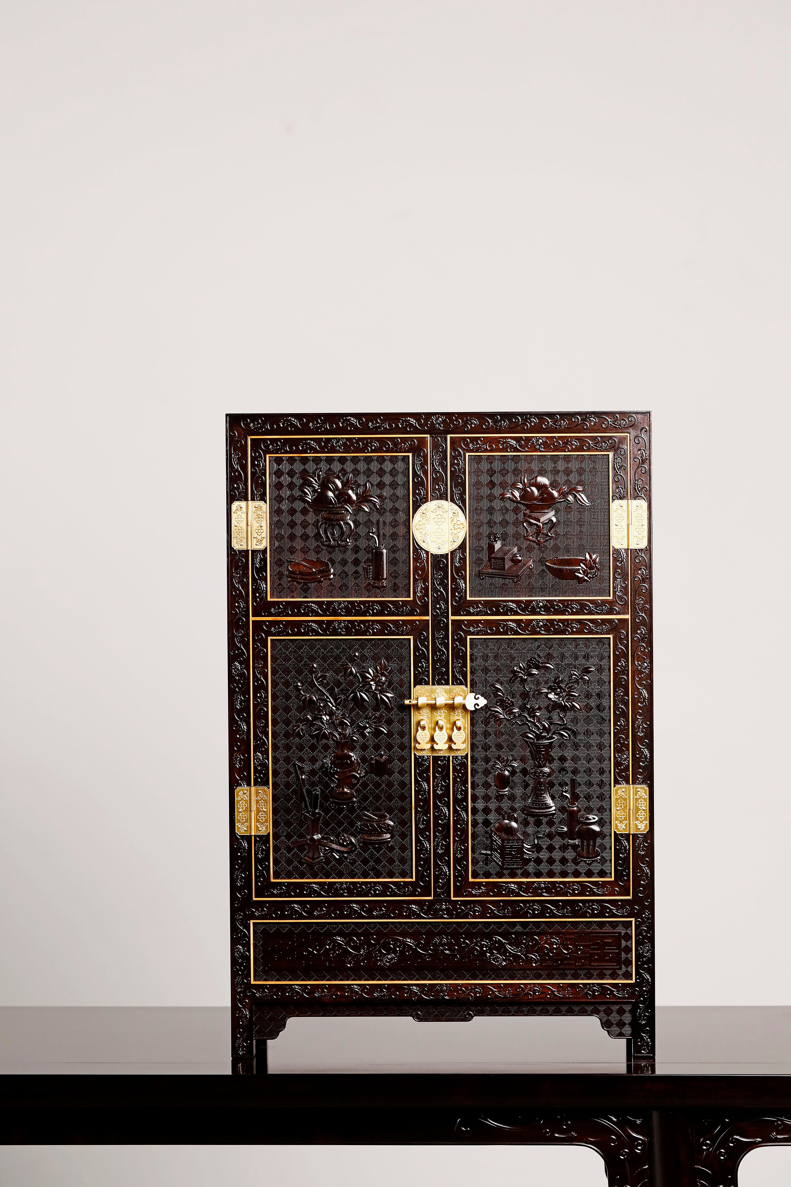 Small-leaf rosewood/Zambian rosewood fully carved antique pattern table and cabinet