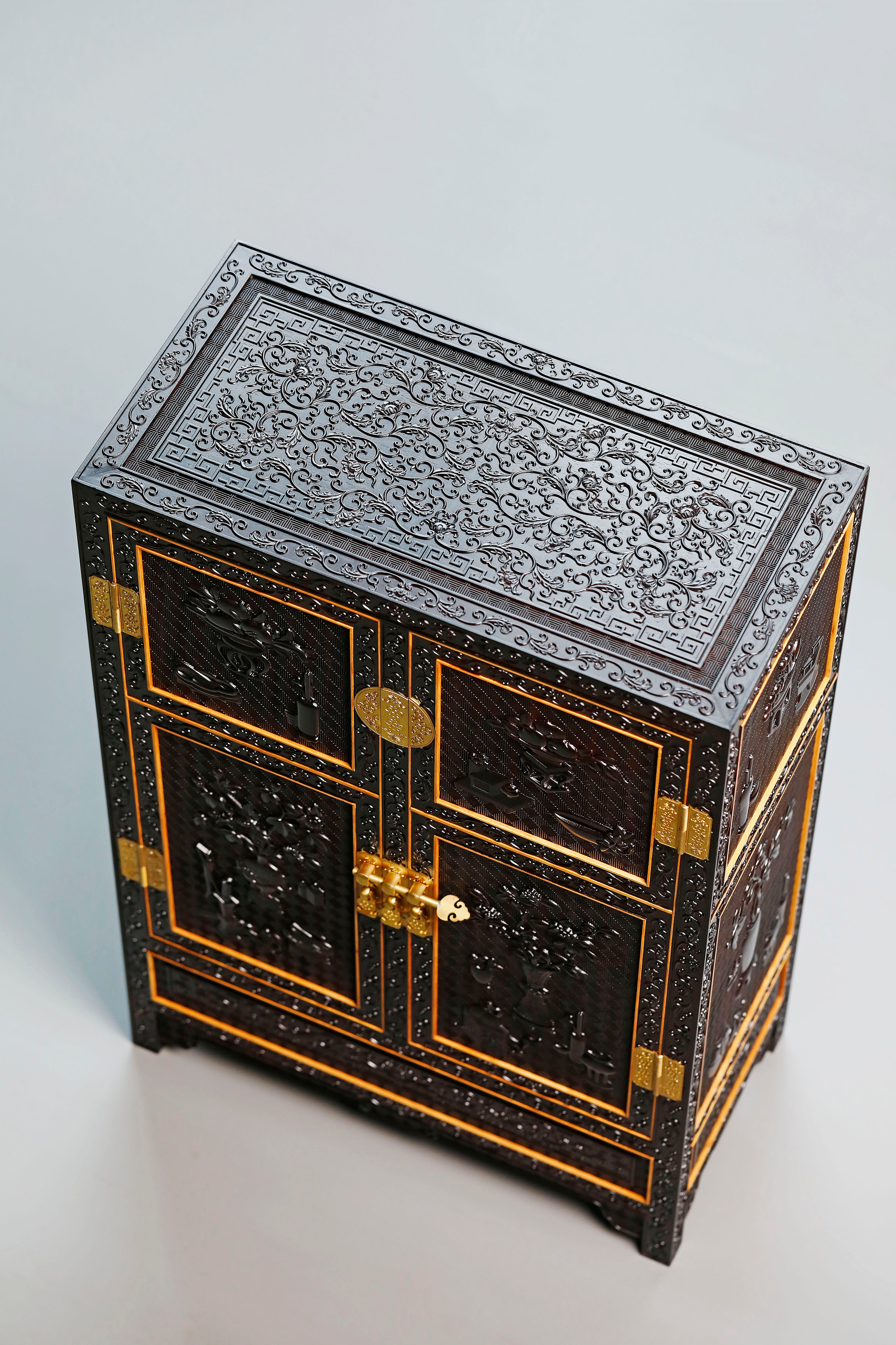 Small-leaf rosewood/Zambian rosewood fully carved antique pattern table and cabinet