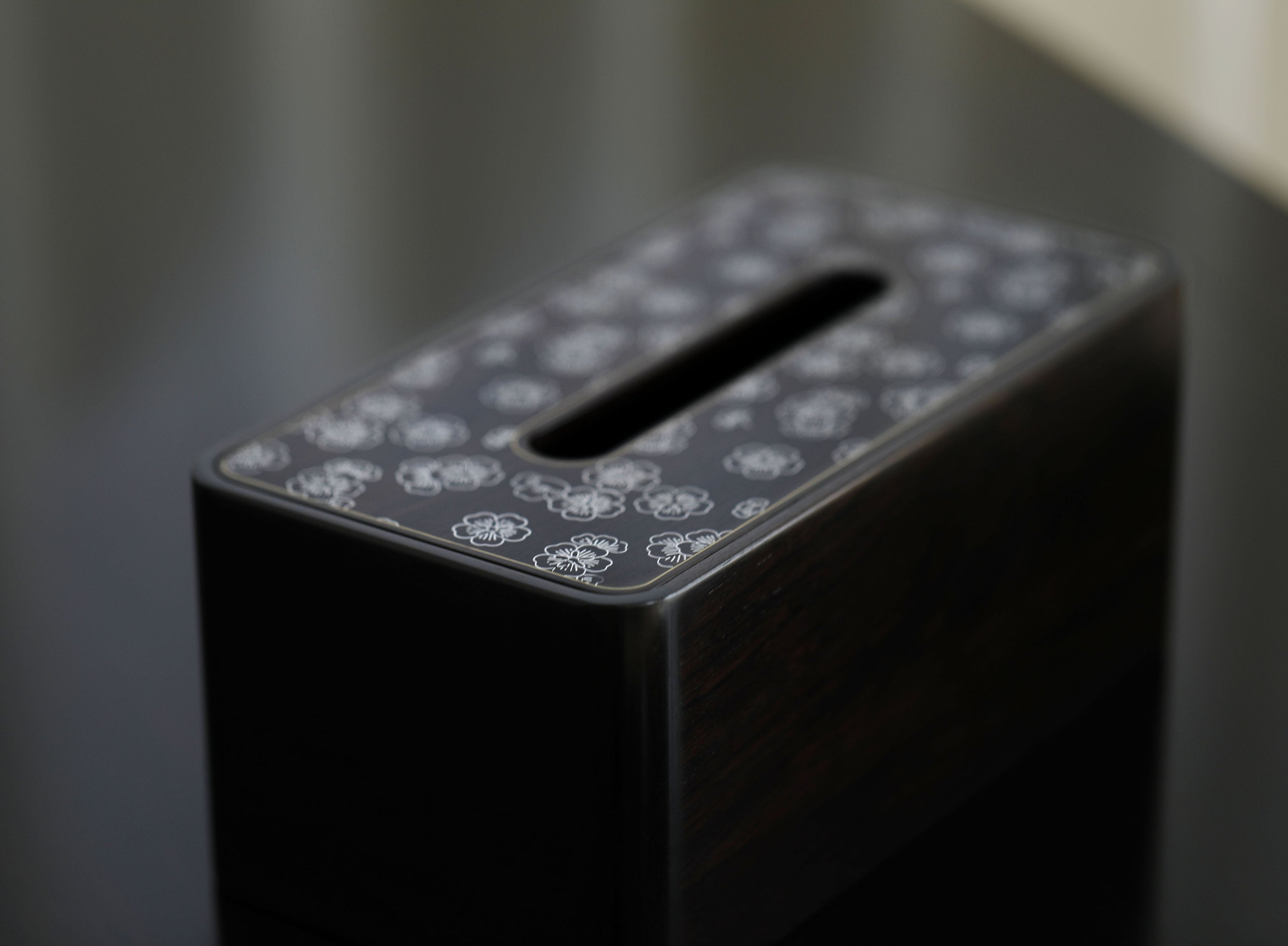 Plum blossom pattern/swastika pattern/snowflake pattern purple sandalwood tissue box