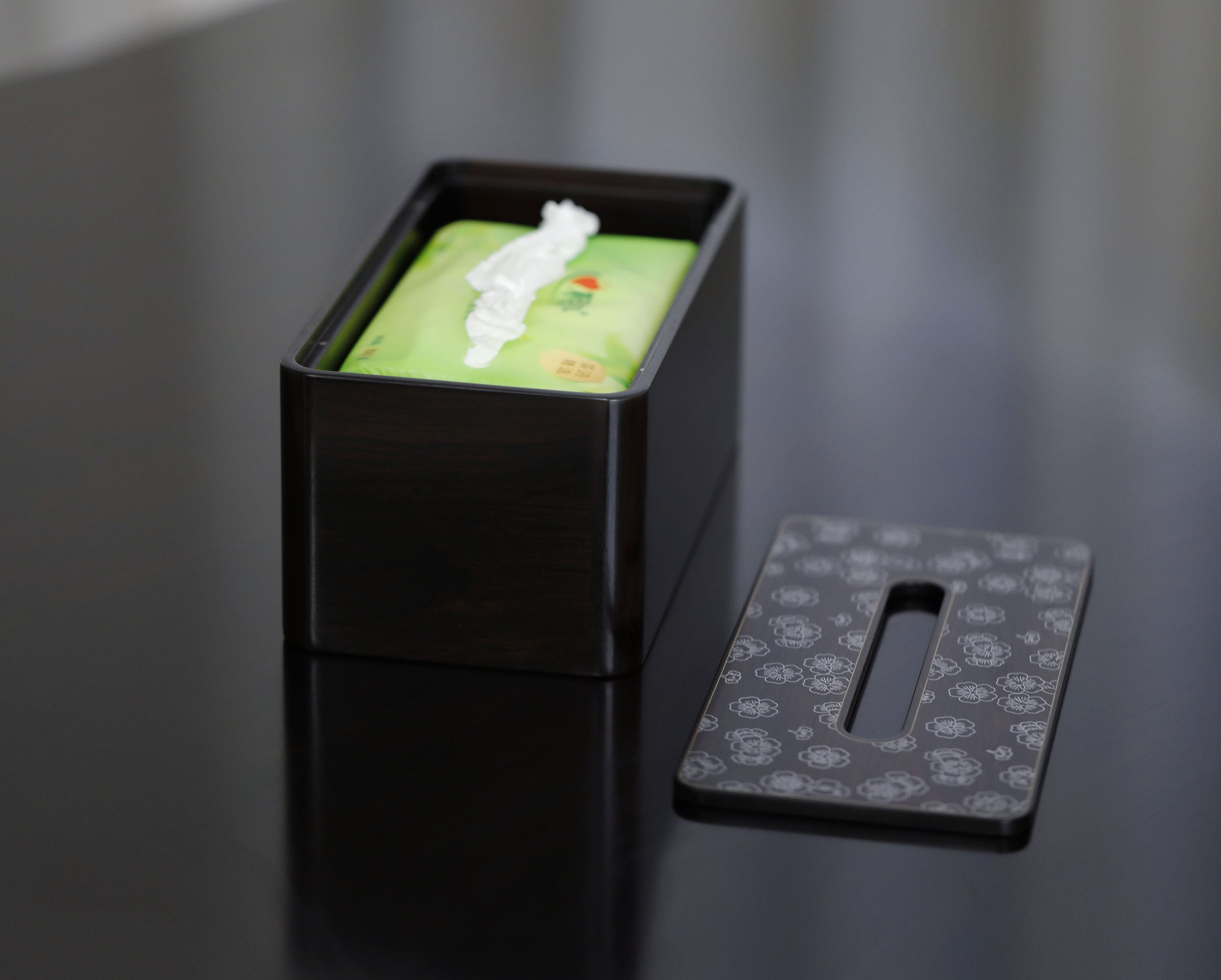 Plum blossom pattern/swastika pattern/snowflake pattern purple sandalwood tissue box