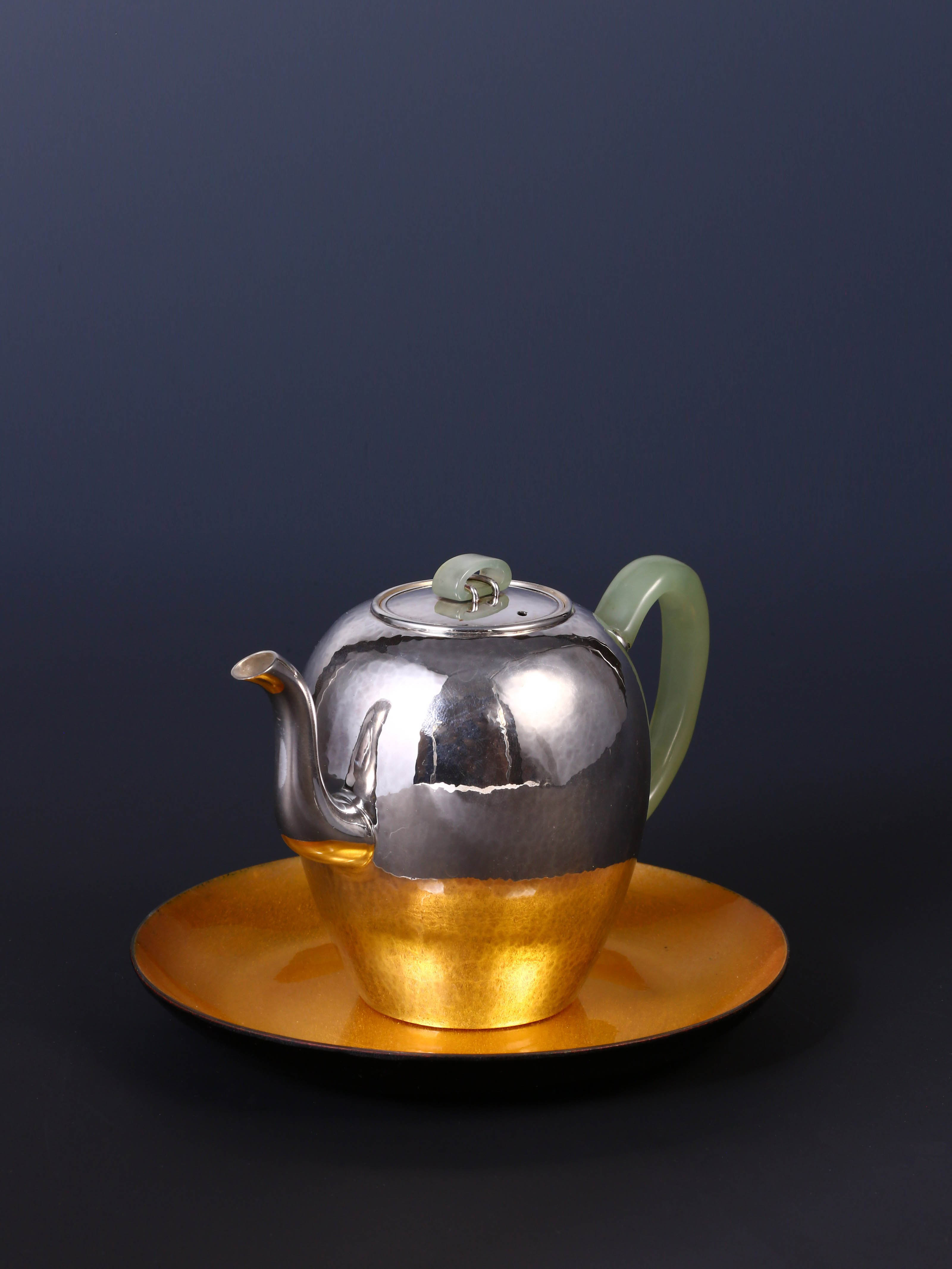 Beauty Shoulder Sterling Silver Teapot with Seven Treasures Tray