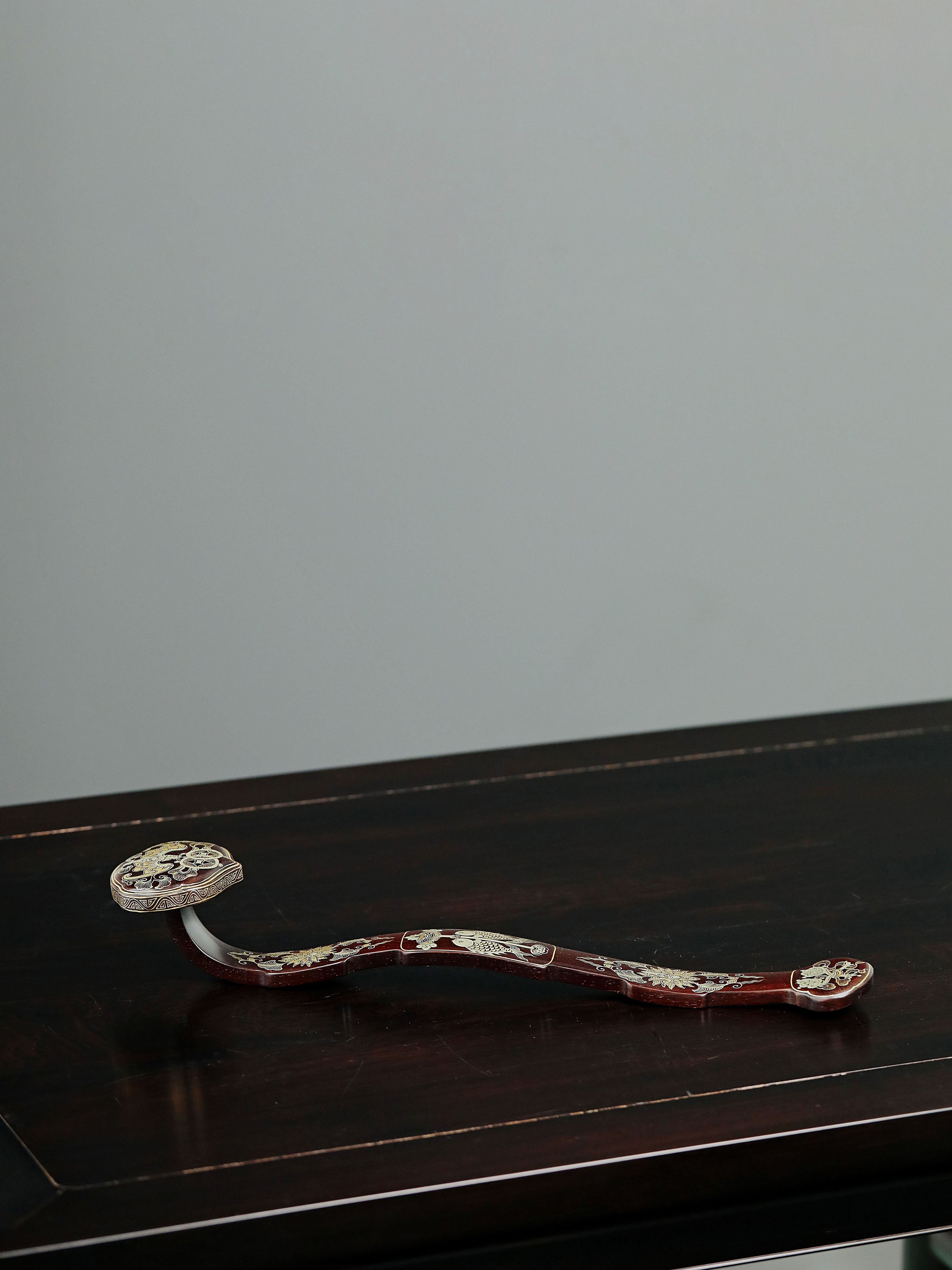 Small-leaf sandalwood inlaid with genuine gold Ruyi