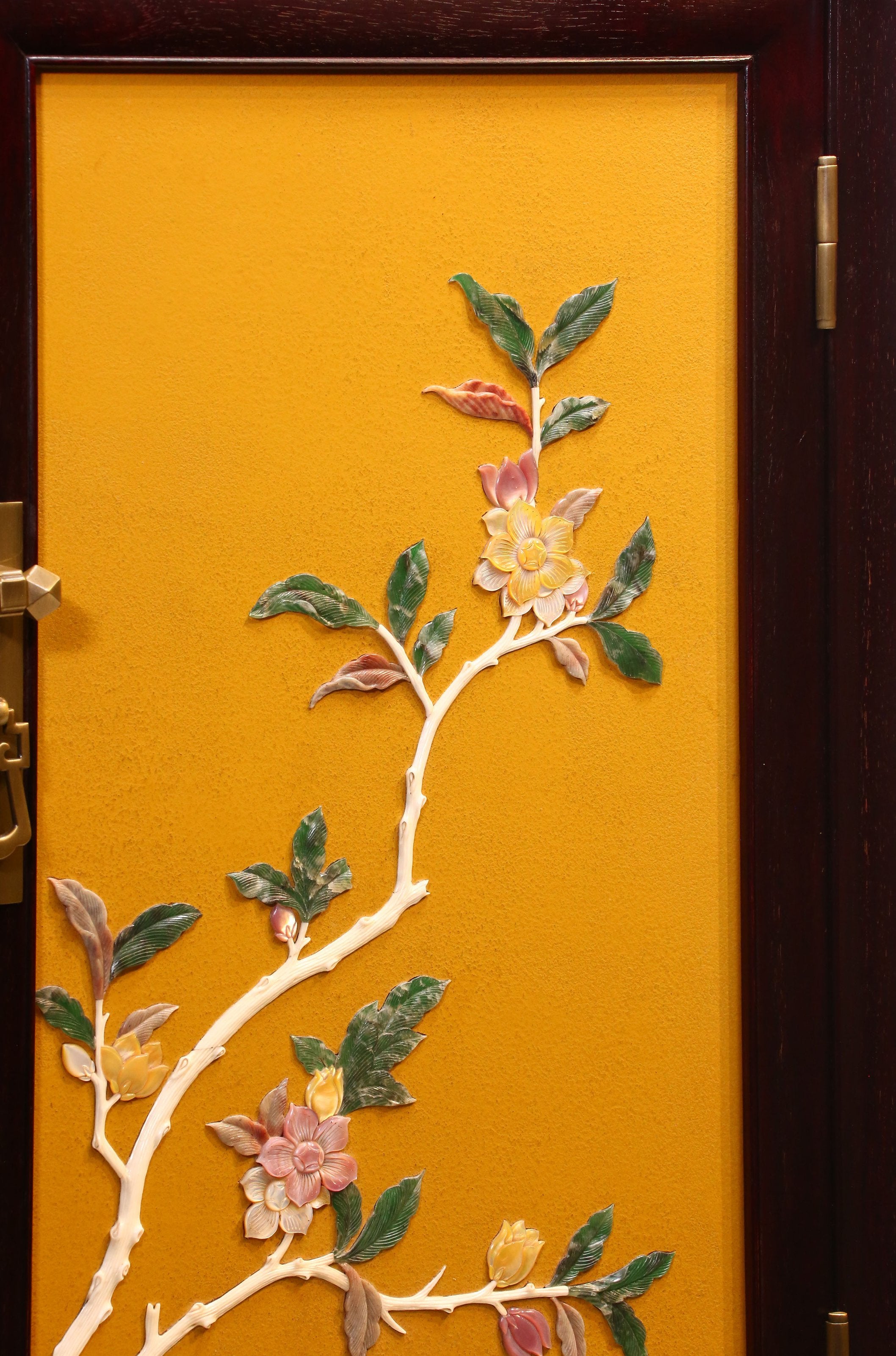 Tea cabinet inlaid with peony flowers