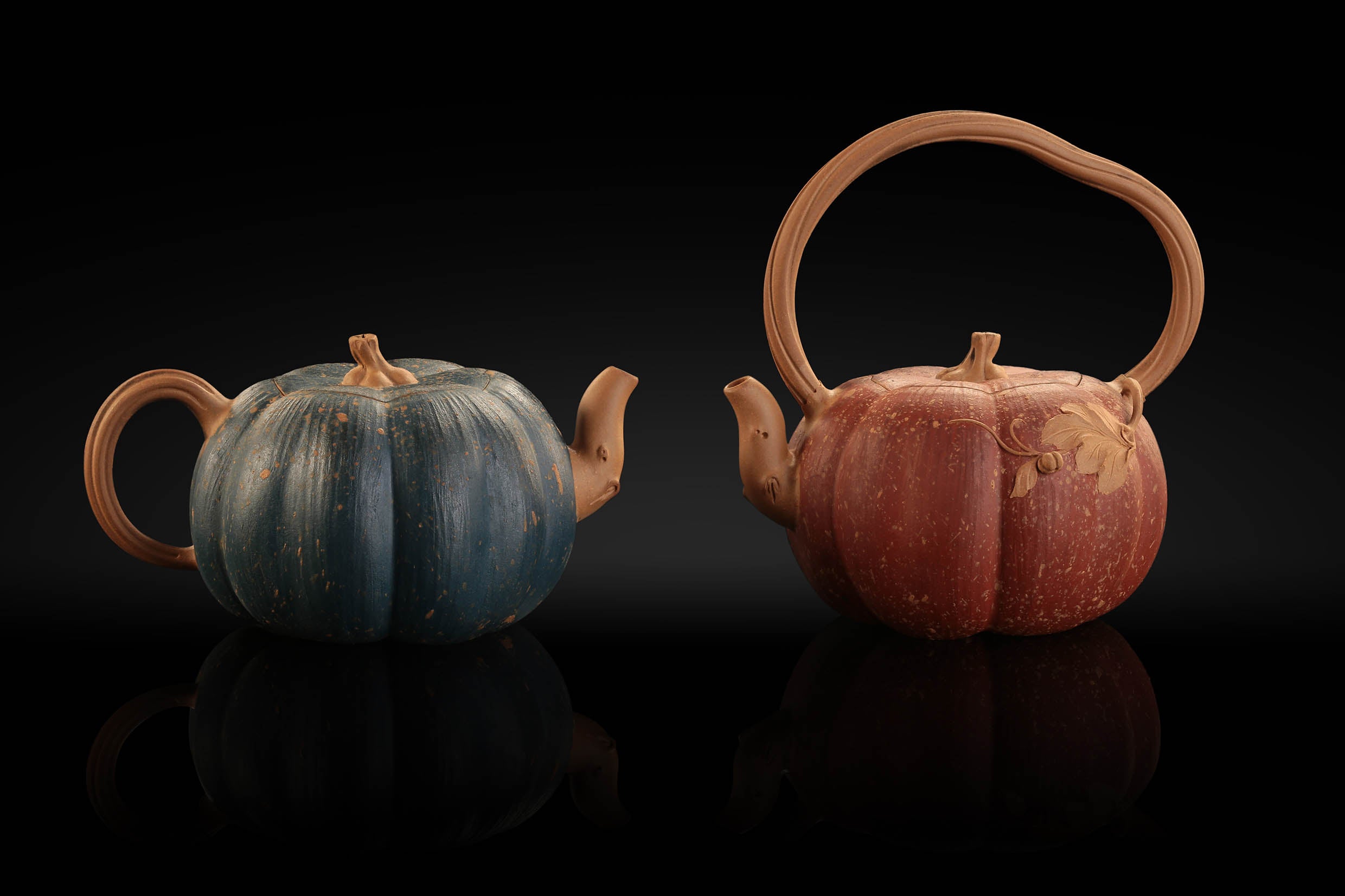 Pumpkin-shaped teapot