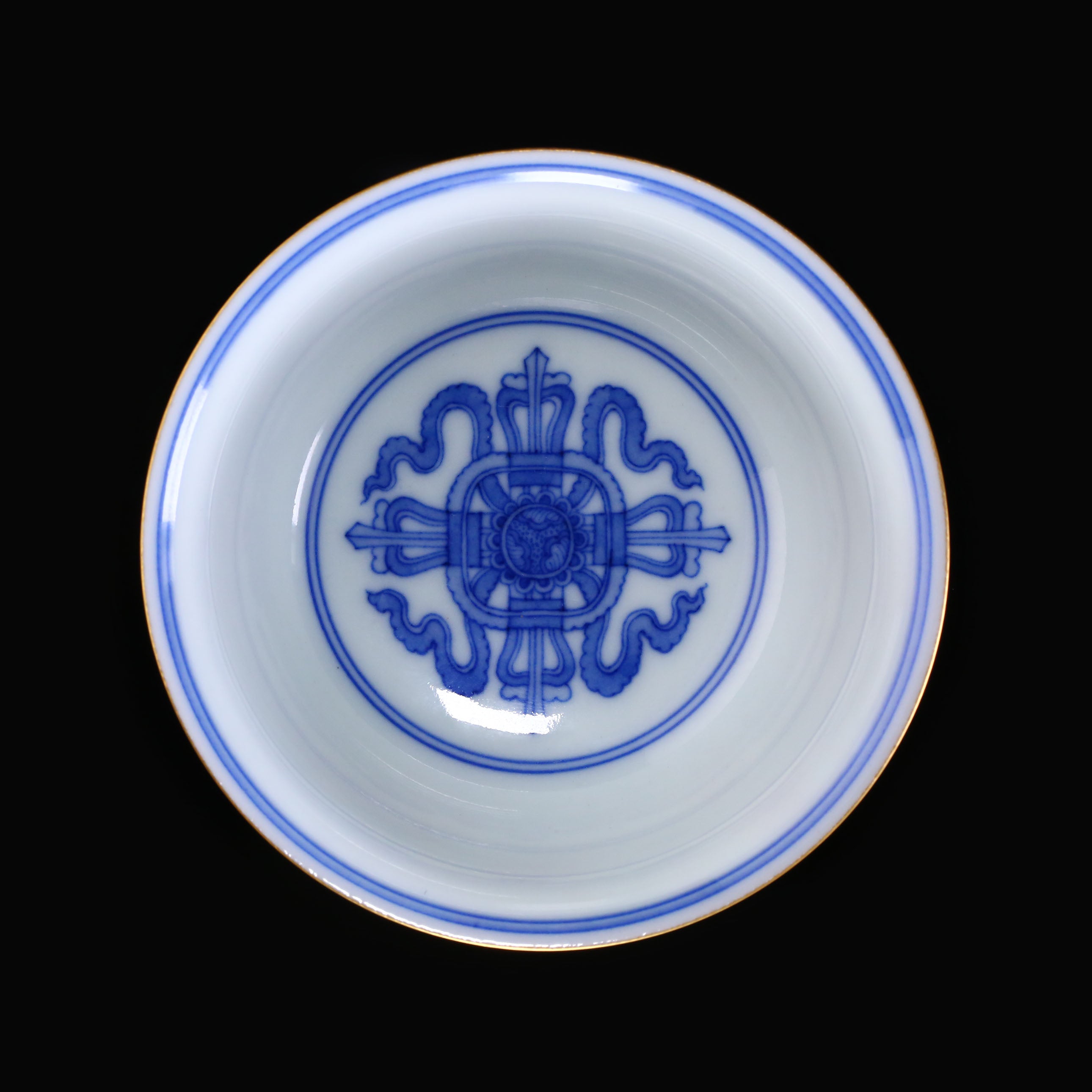 Blue and white floral enamel cups in Dayazhai