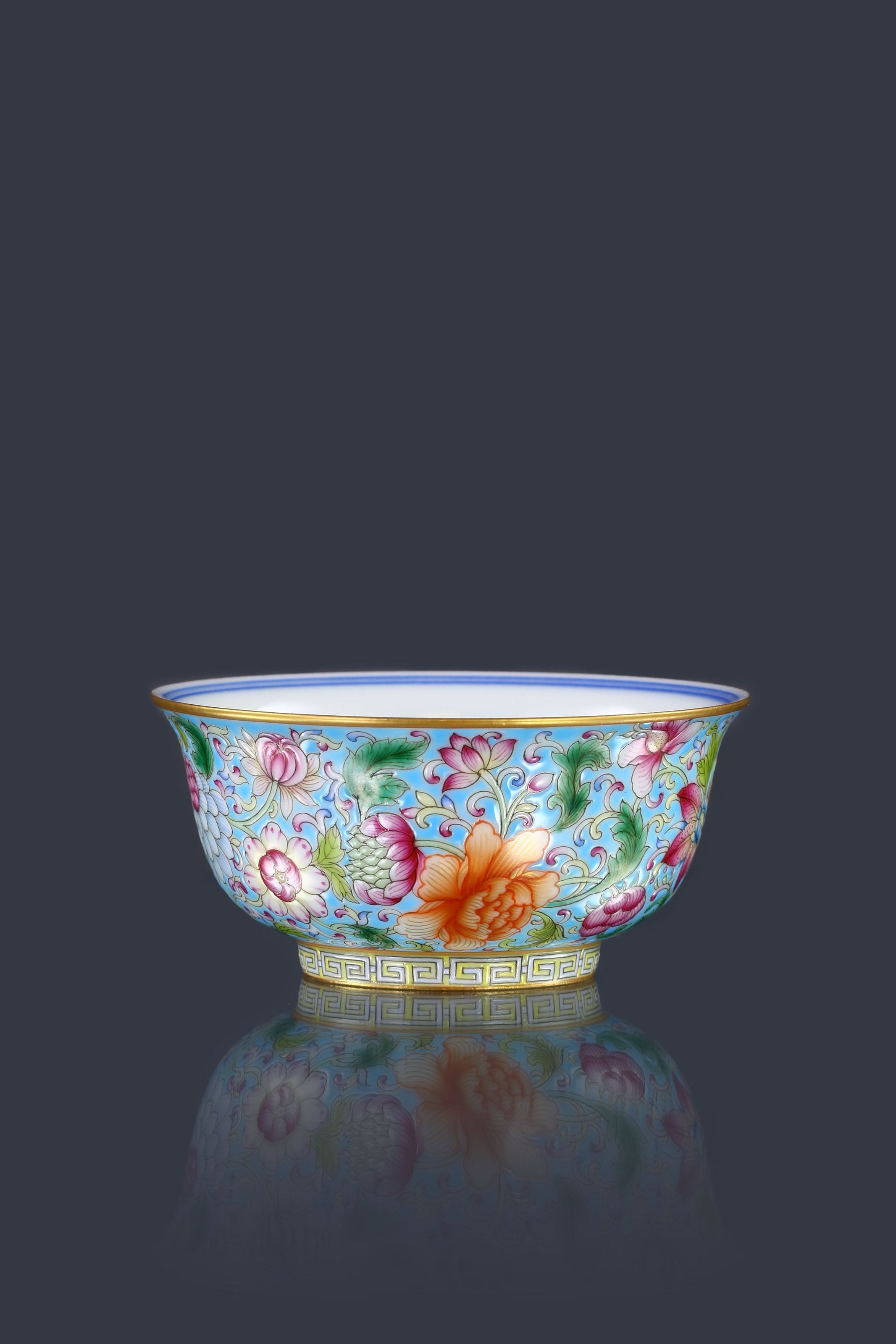 Blue and white floral enamel cups in Dayazhai