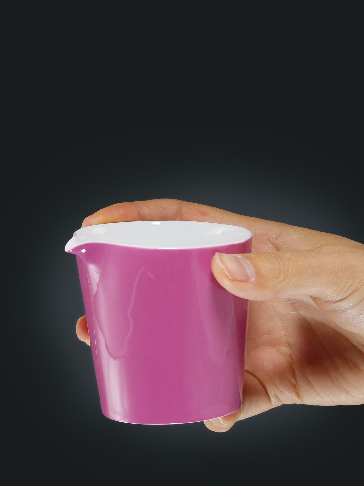 Bird's Beak Rouge Drunk Evenly in Cup