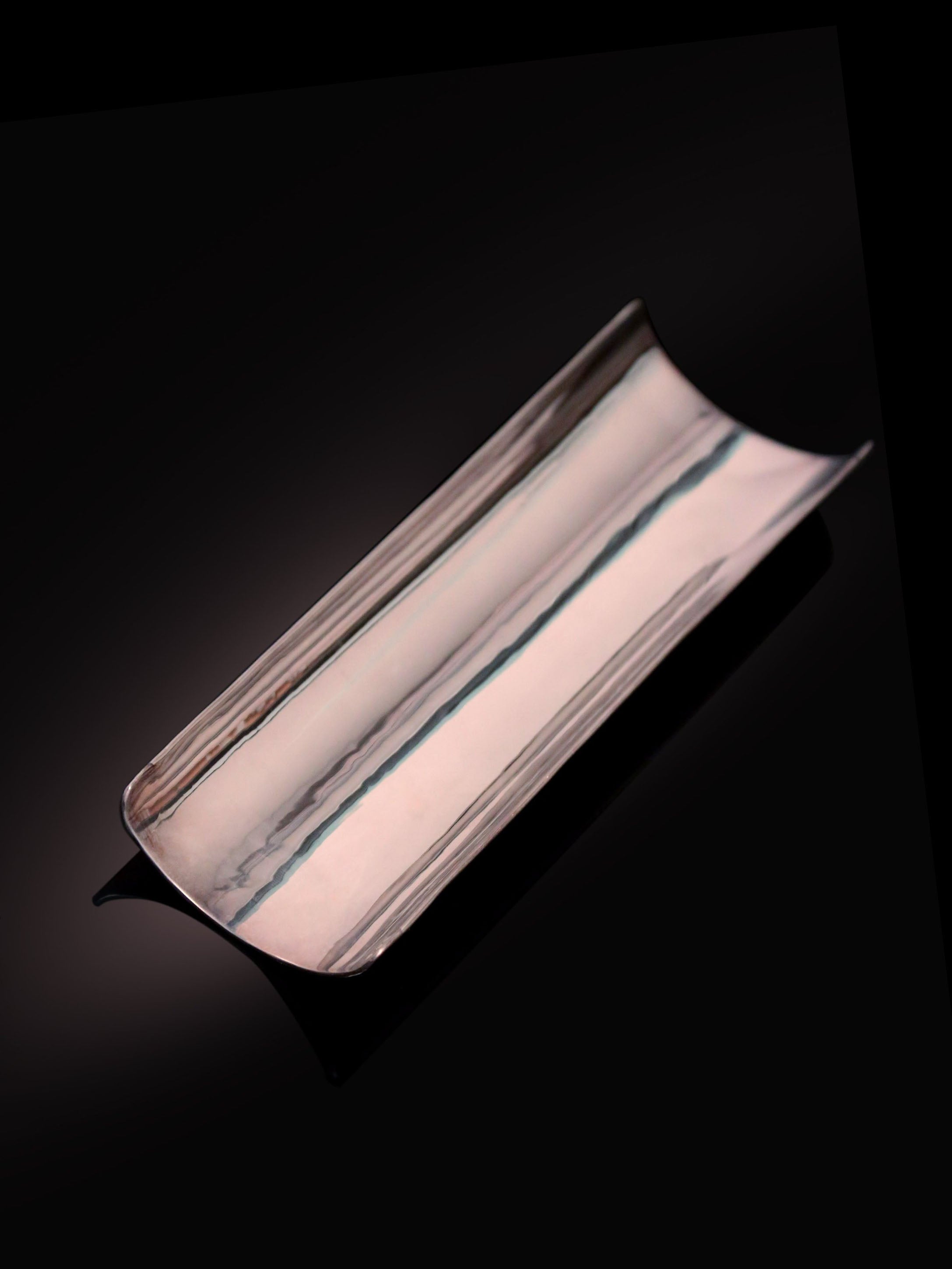 Listening to the cicadas at dusk by the window, copper-wrapped silver tea scoop