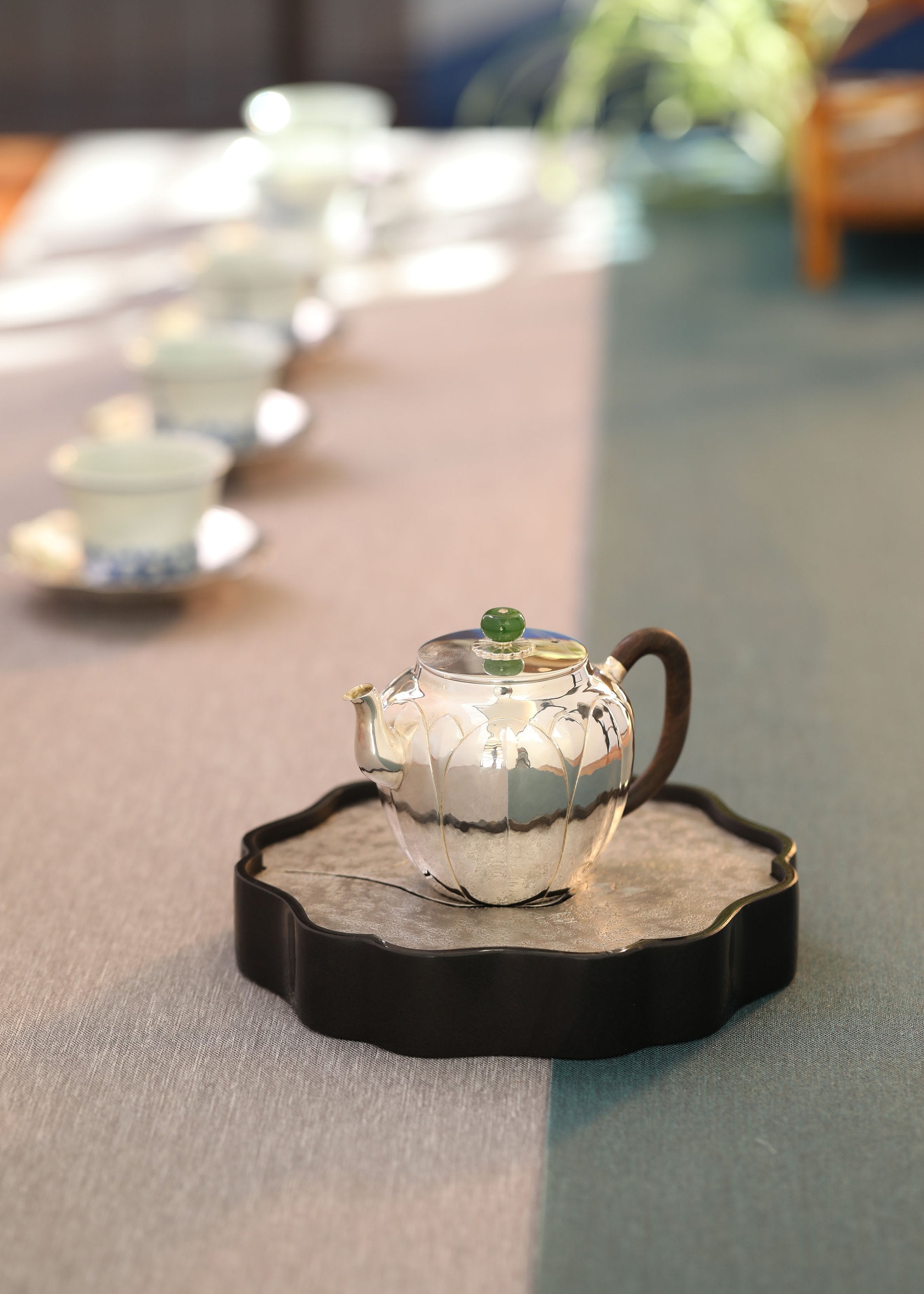 Flat-covered flower buds