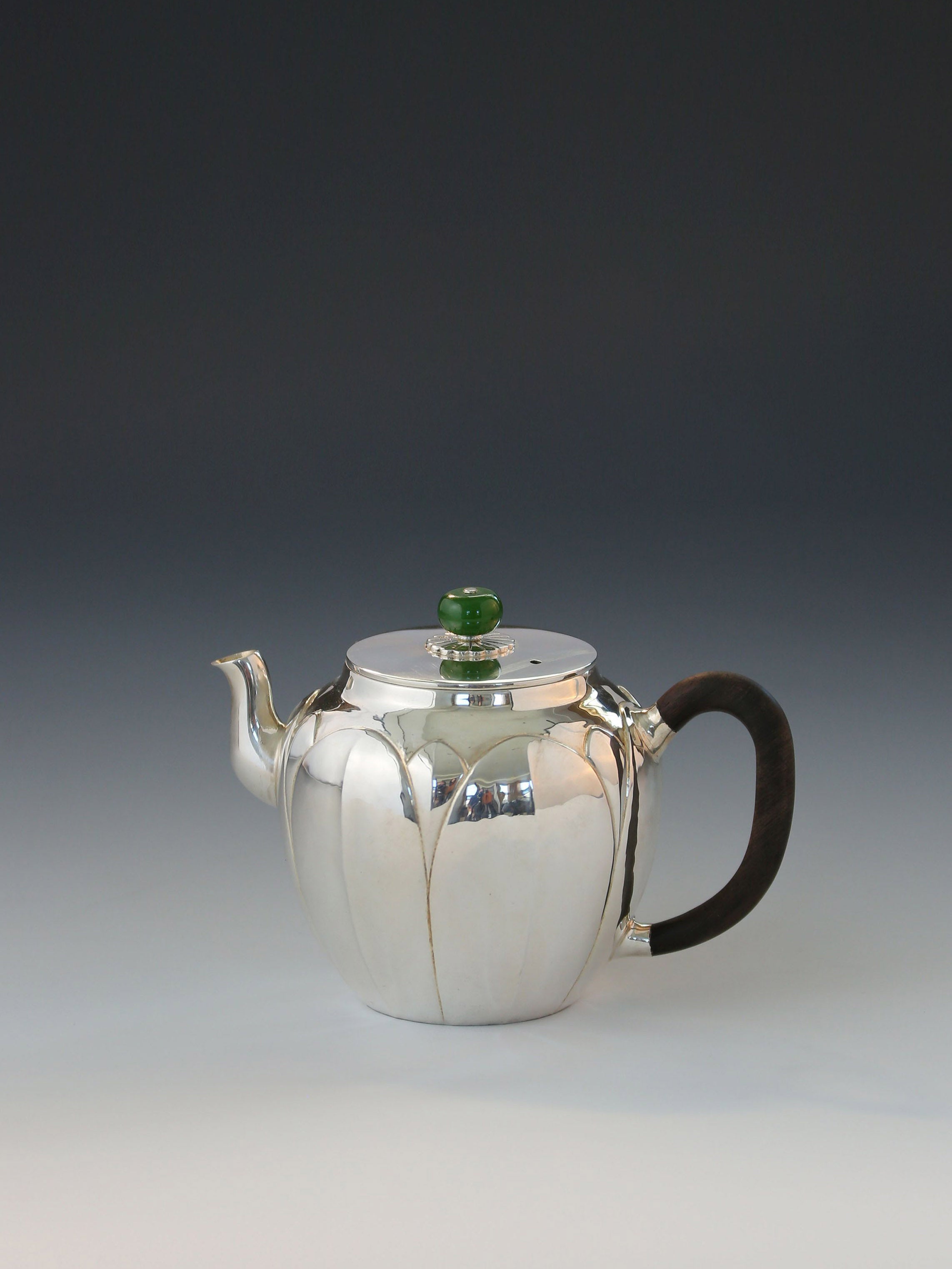 Flat-covered flower buds