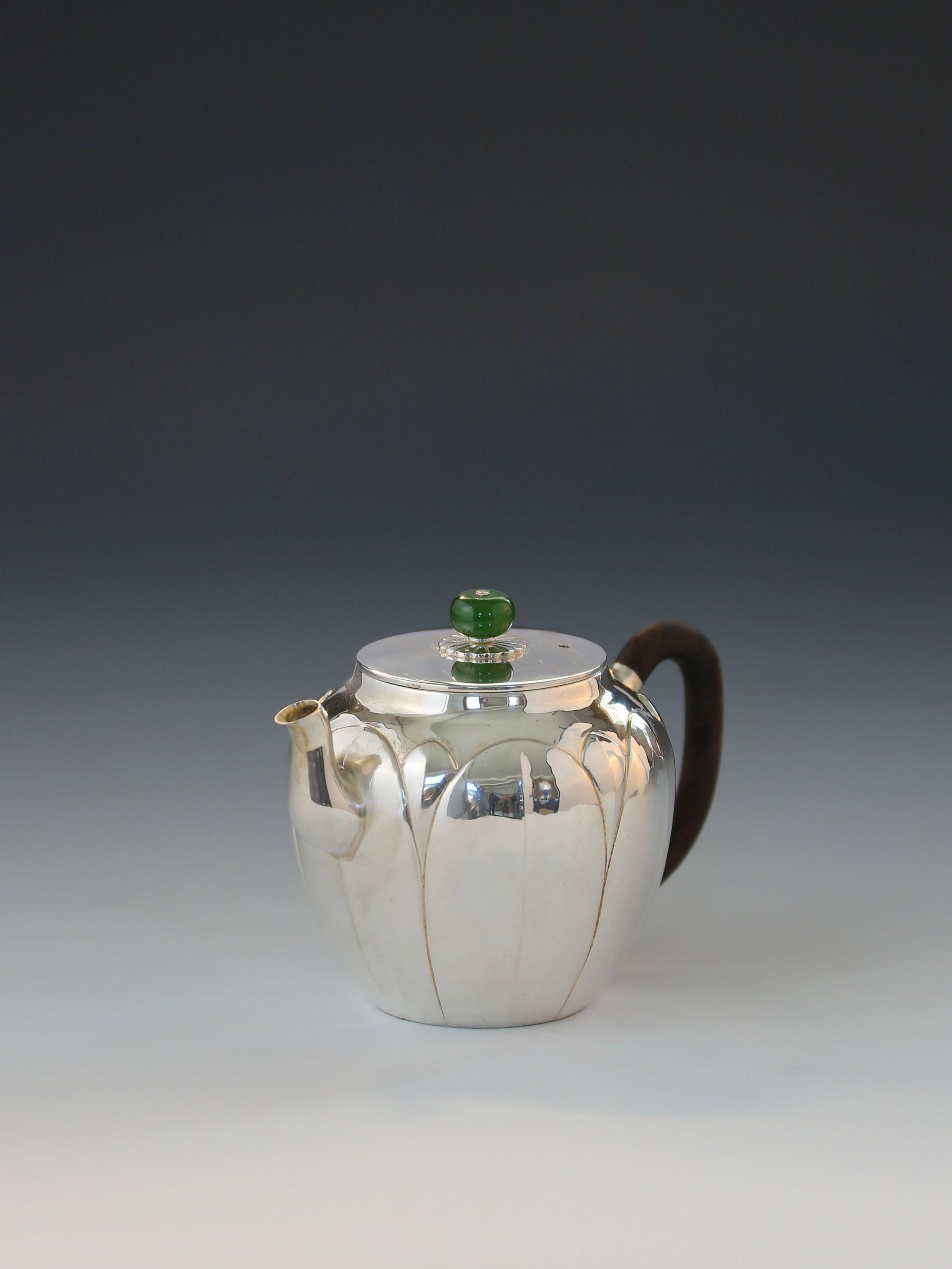 Flat-covered flower buds