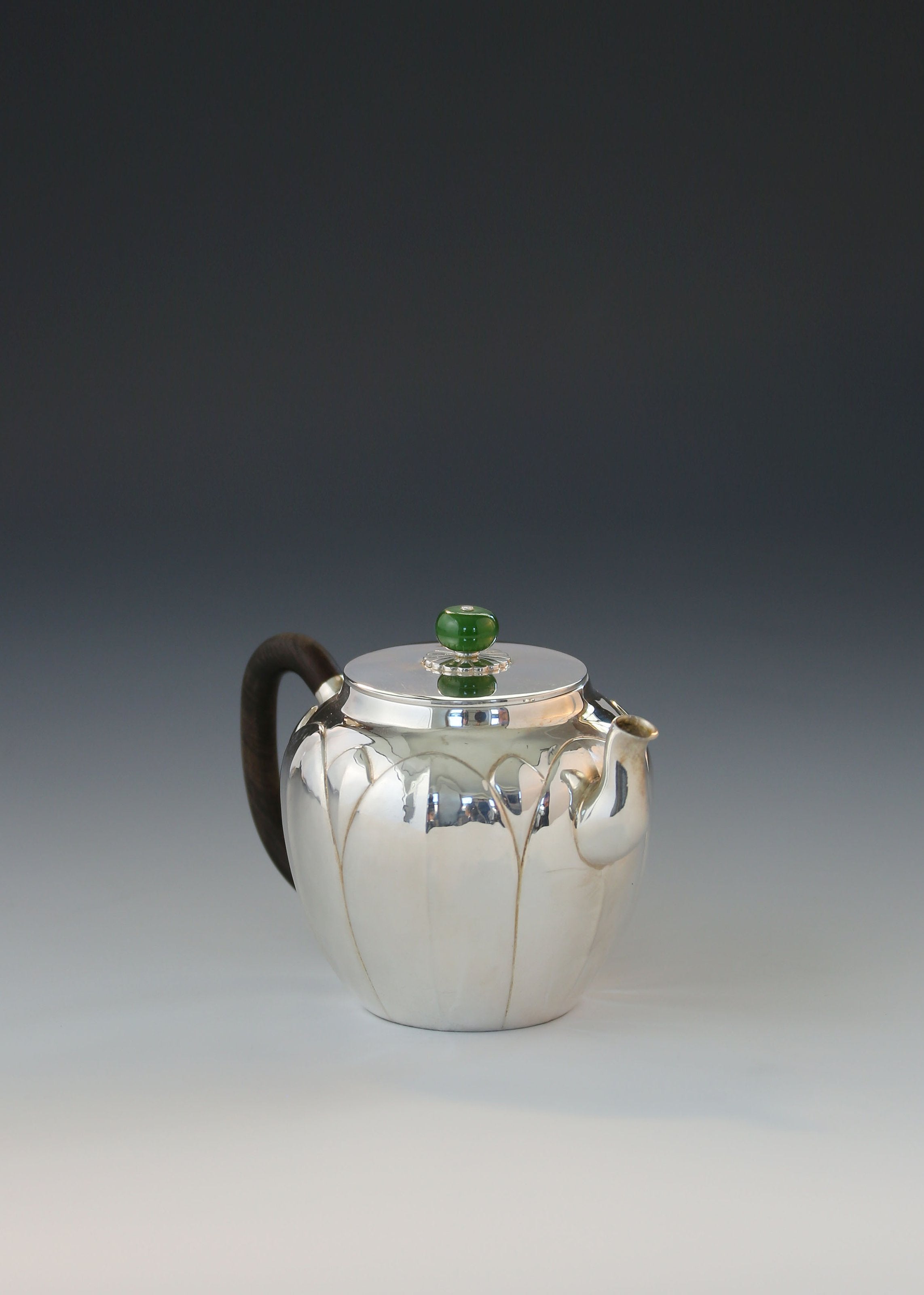 Flat-covered flower buds