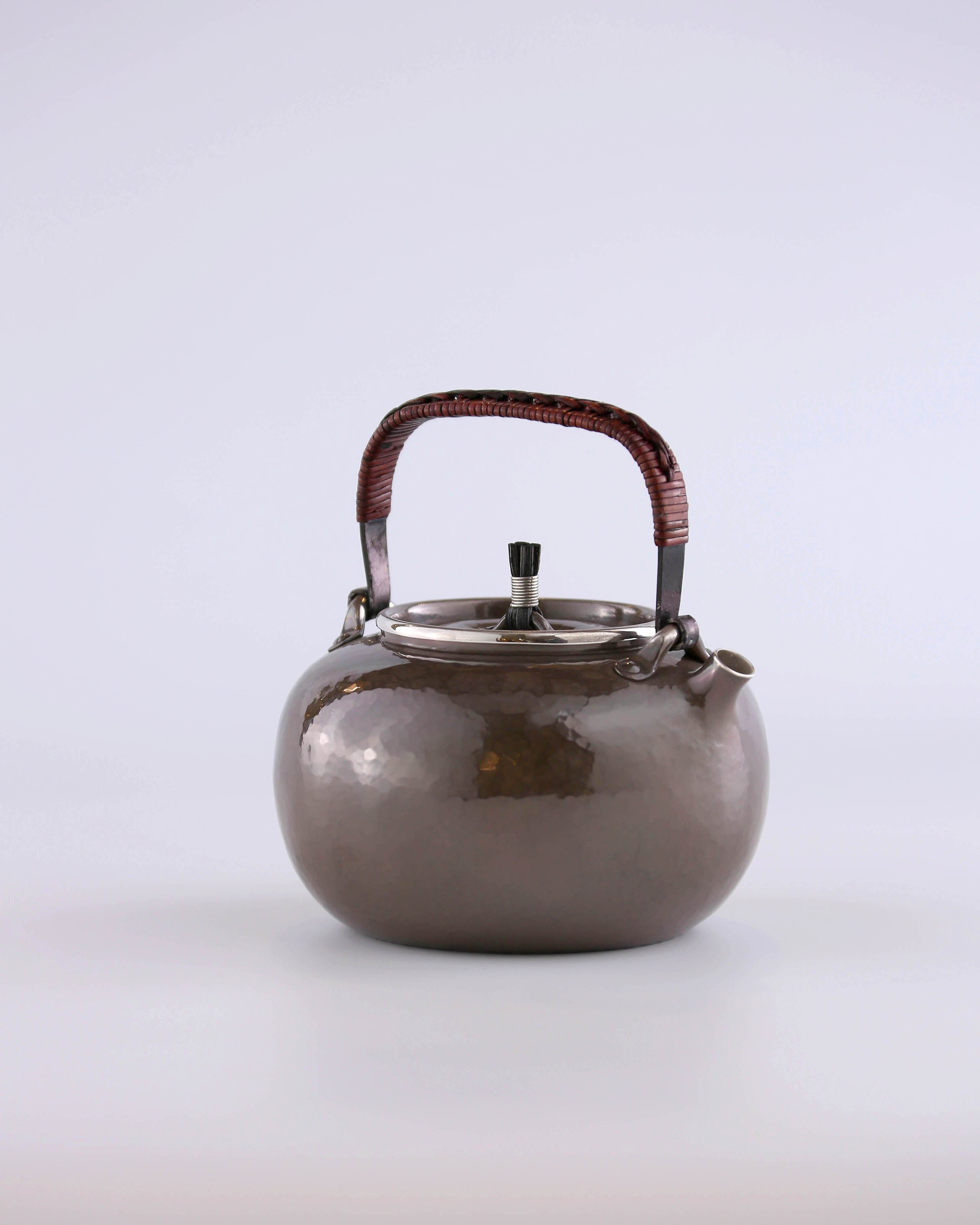 Apple-shaped teapot