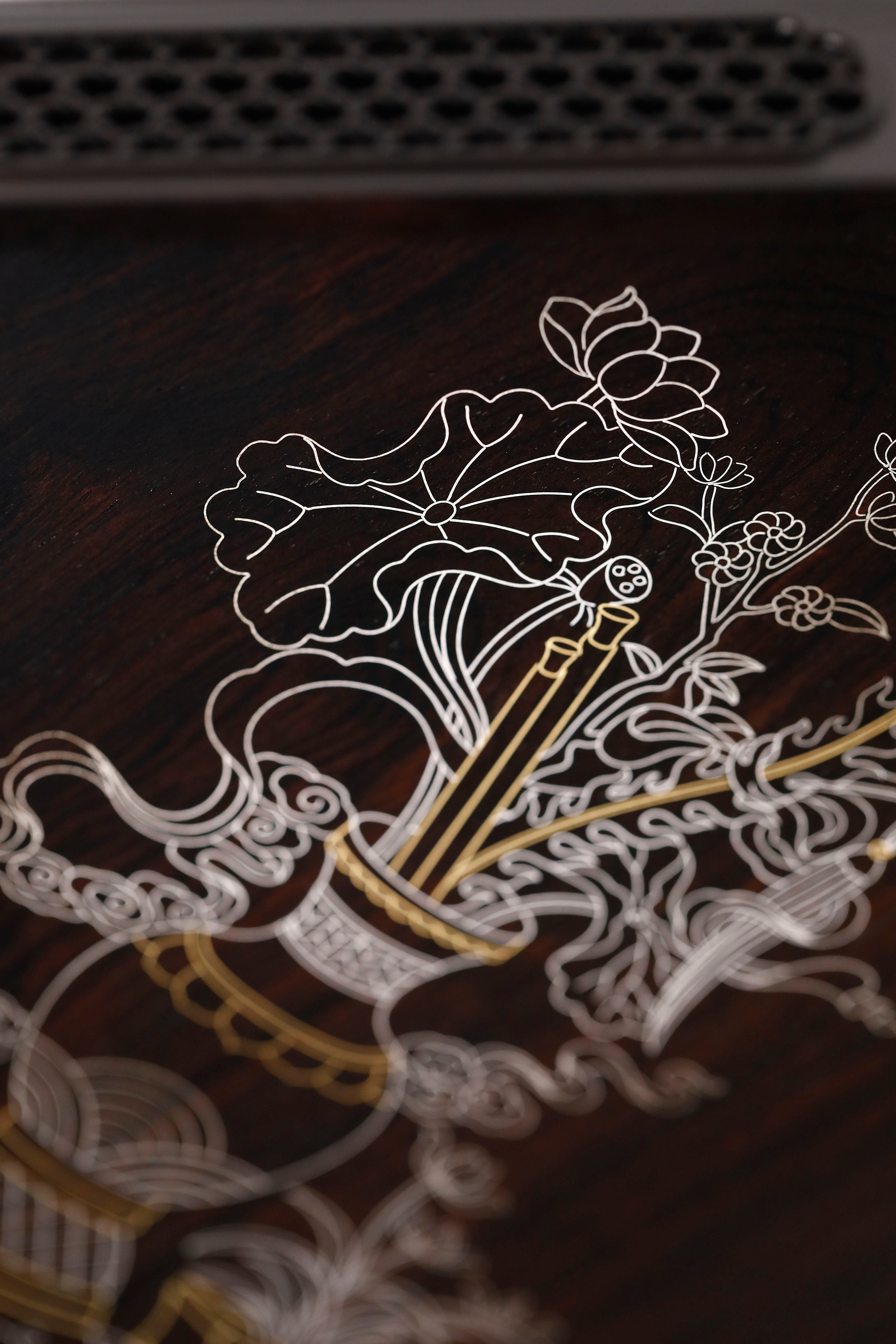 Purple sandalwood octagonal plate with antique woven pattern