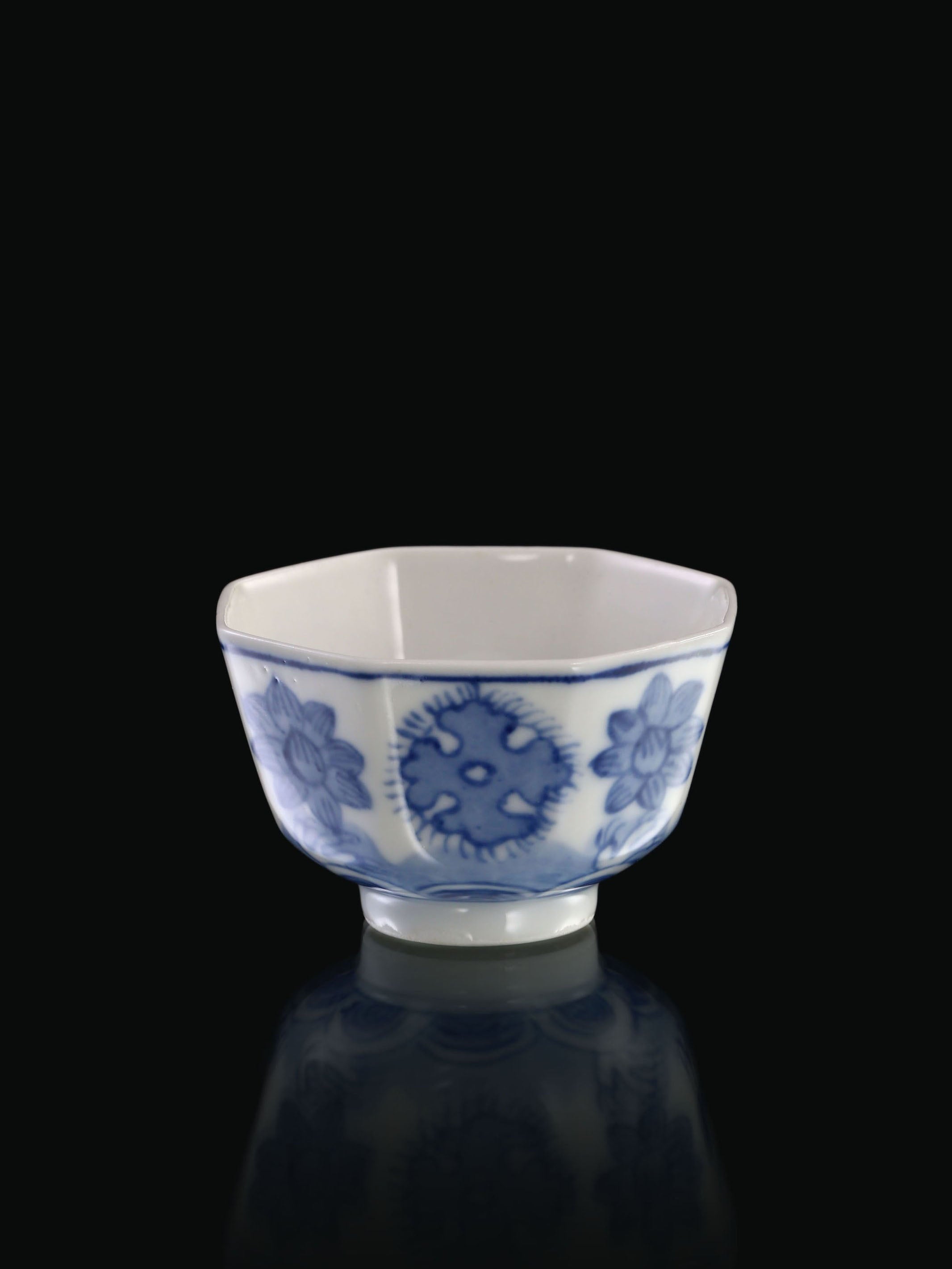 Blue and white floral octagonal cup