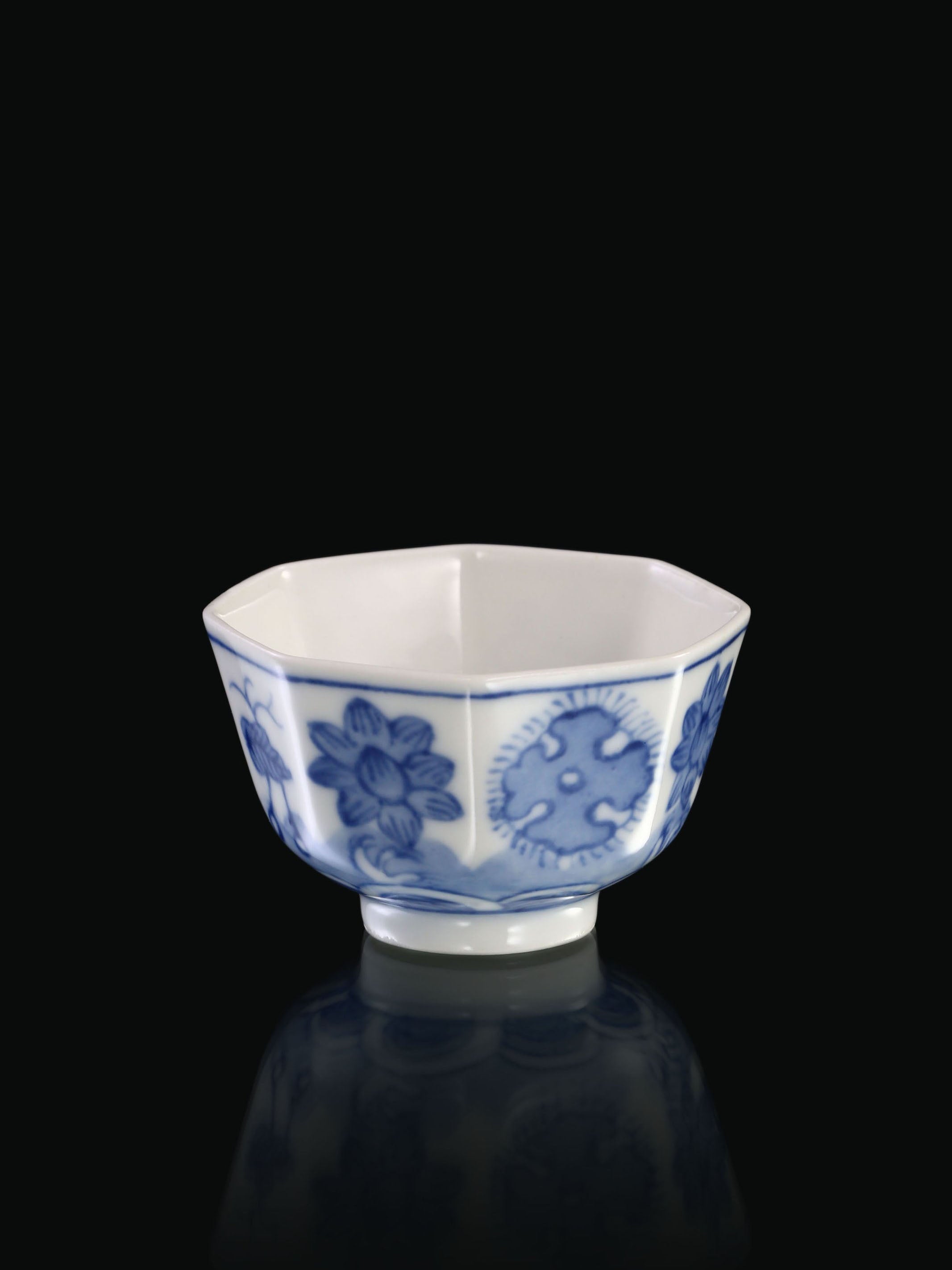 Blue and white floral octagonal cup