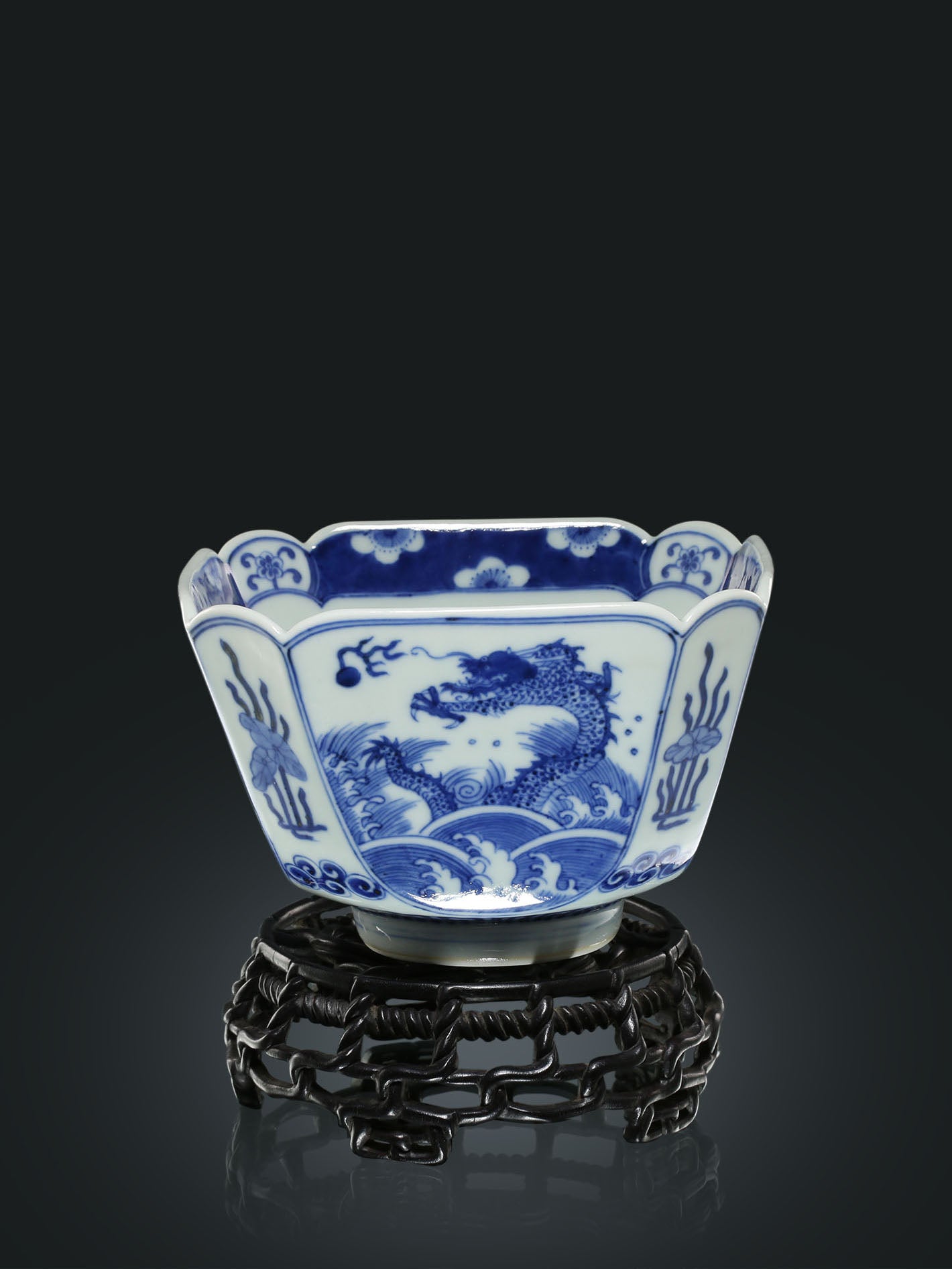 Auspicious Phoenix Pattern Blue and White Bowl / Blue and White Dragon Pattern Begonia Bowl