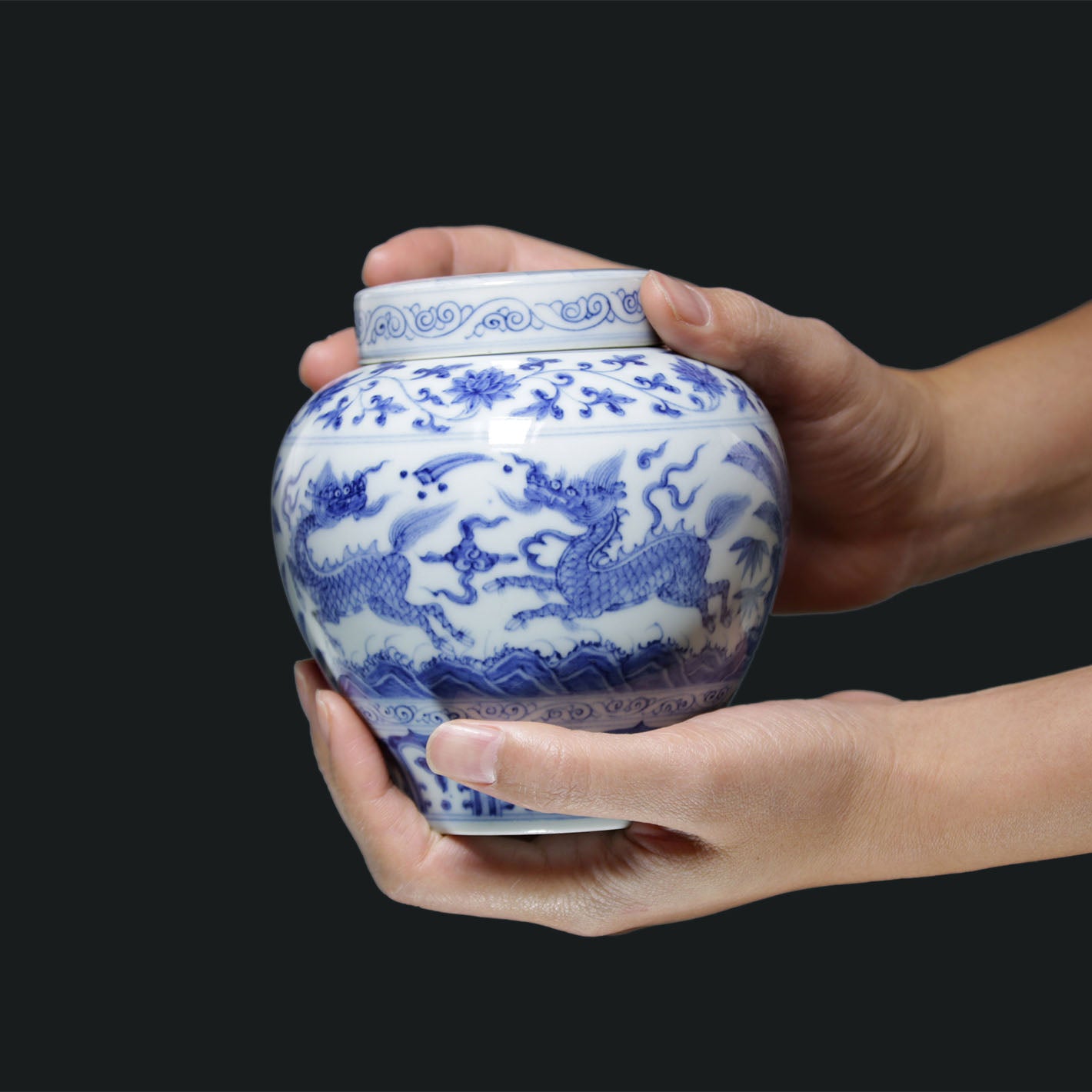 Blue and white porcelain tea canister with a kylin design