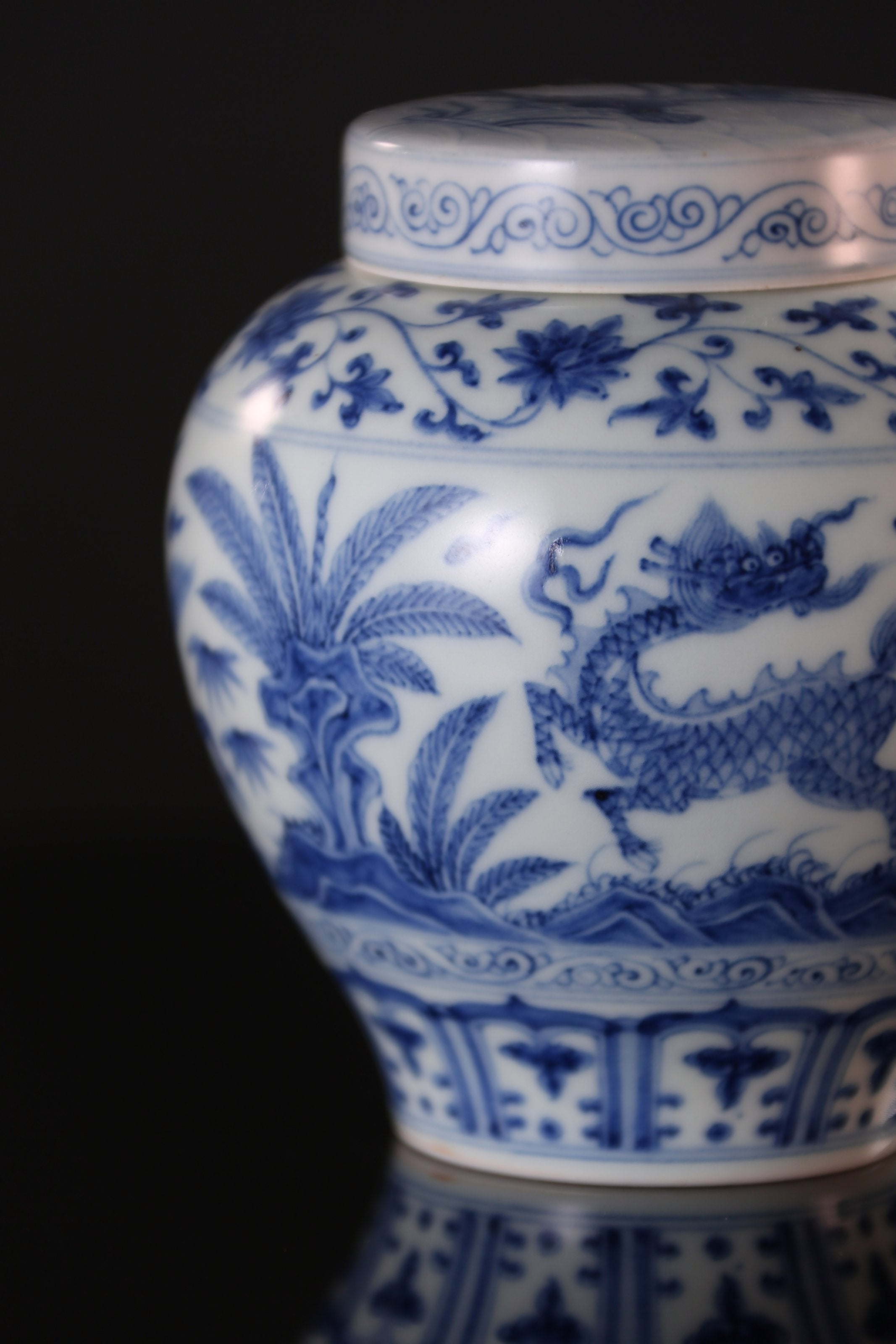 Blue and white porcelain tea canister with a kylin design
