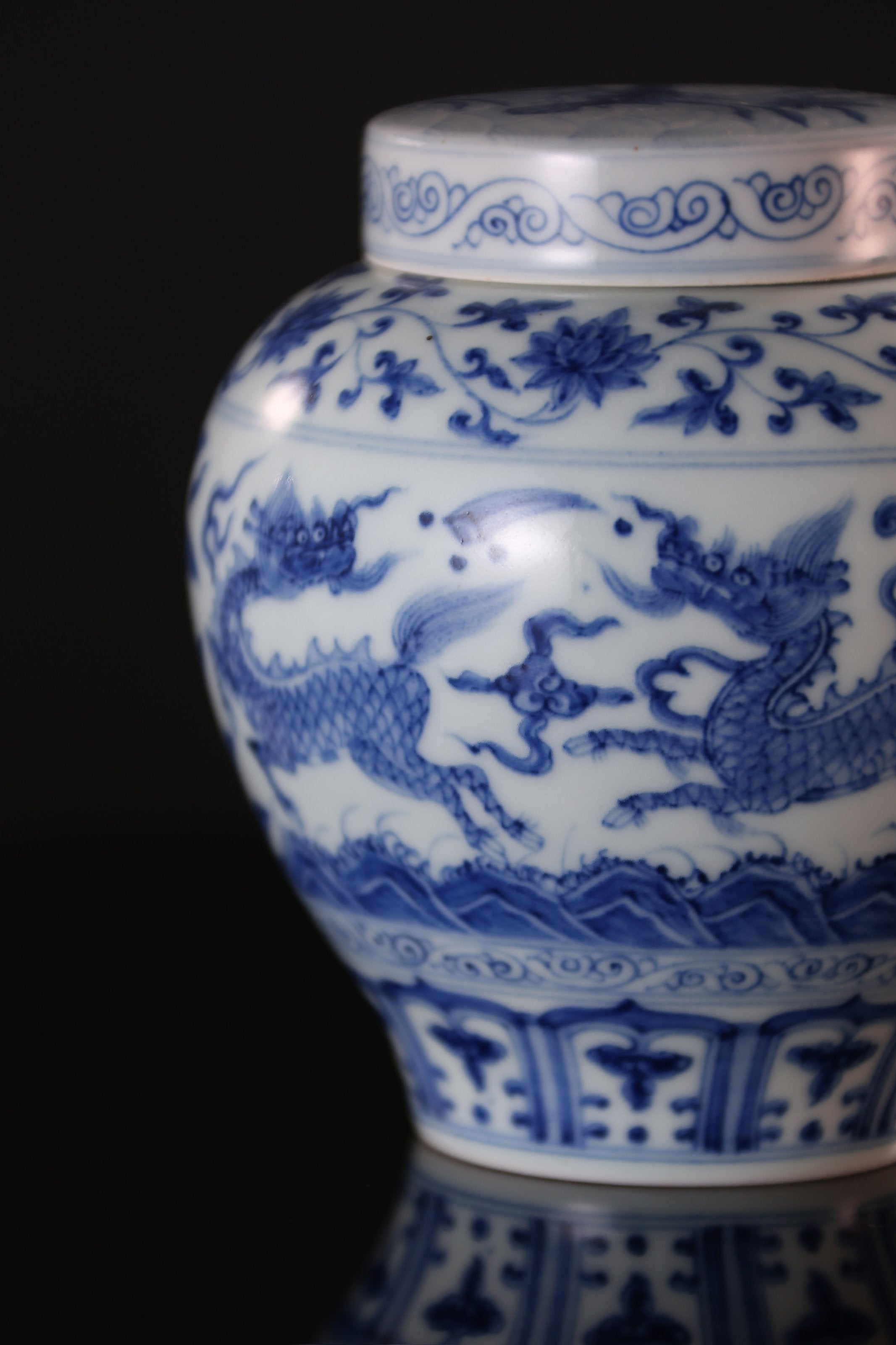 Blue and white porcelain tea canister with a kylin design