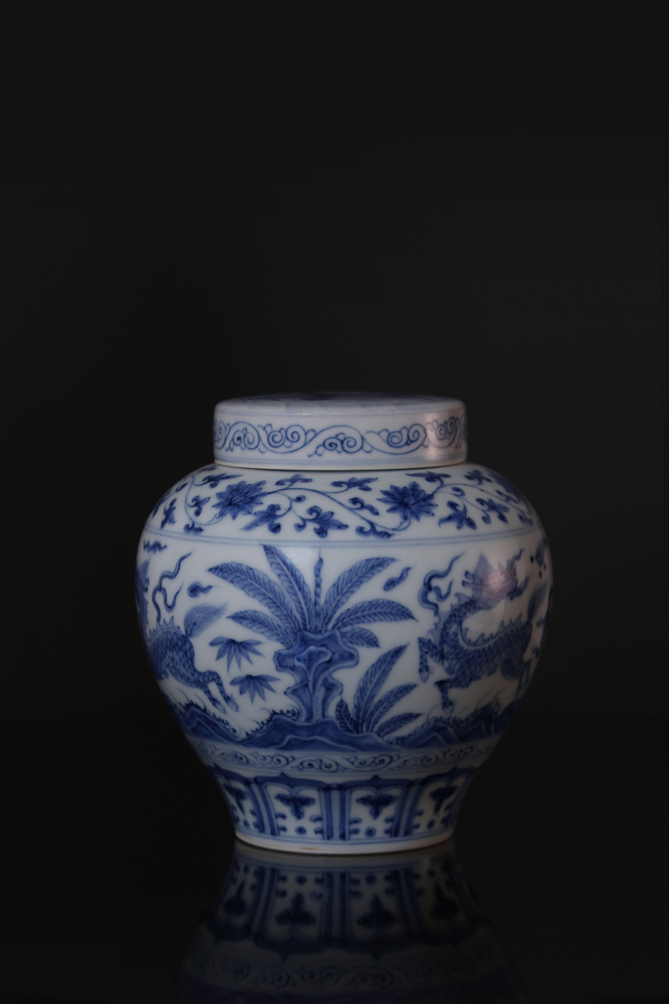 Blue and white porcelain tea canister with a kylin design