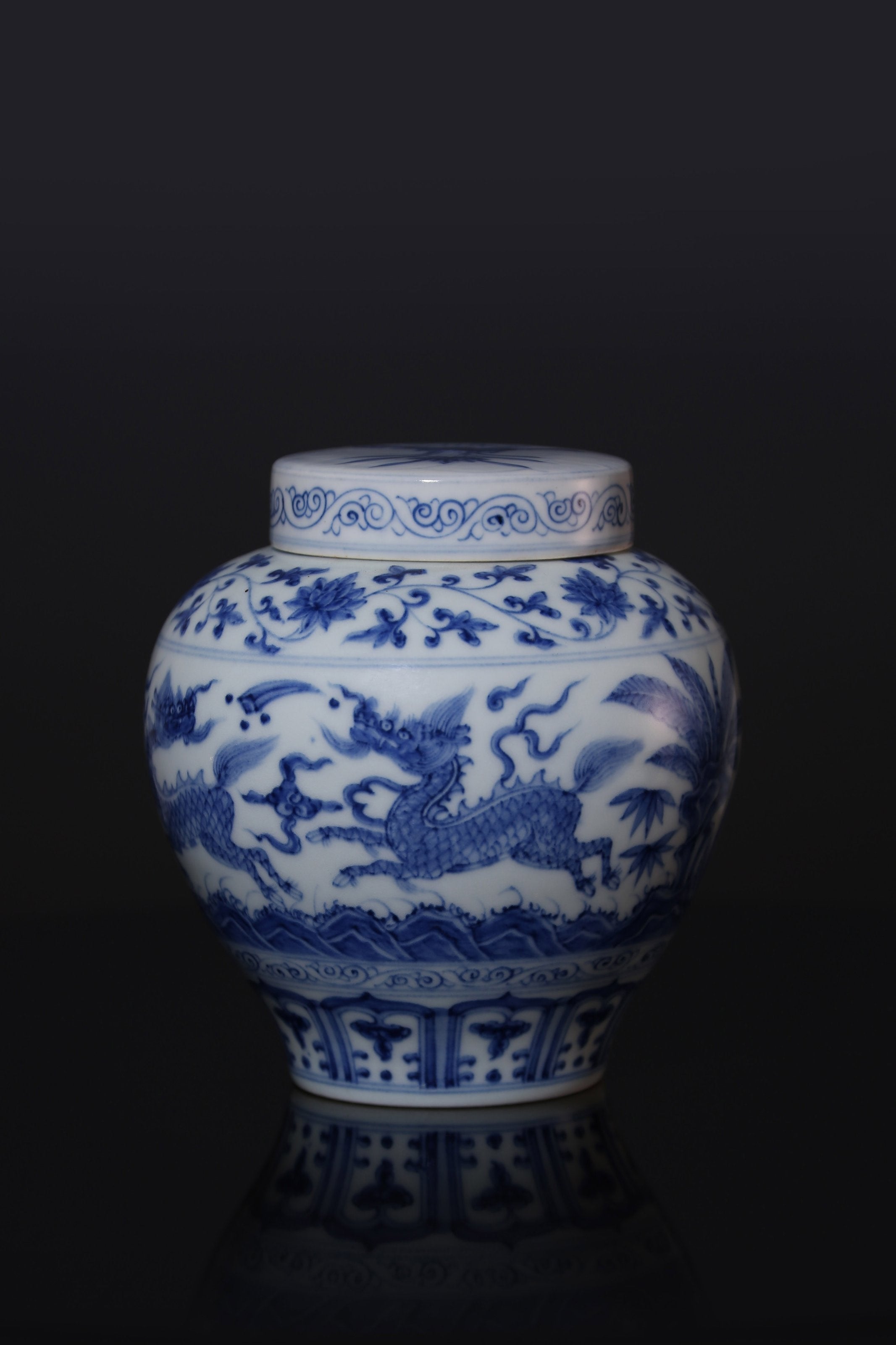 Blue and white porcelain tea canister with a kylin design