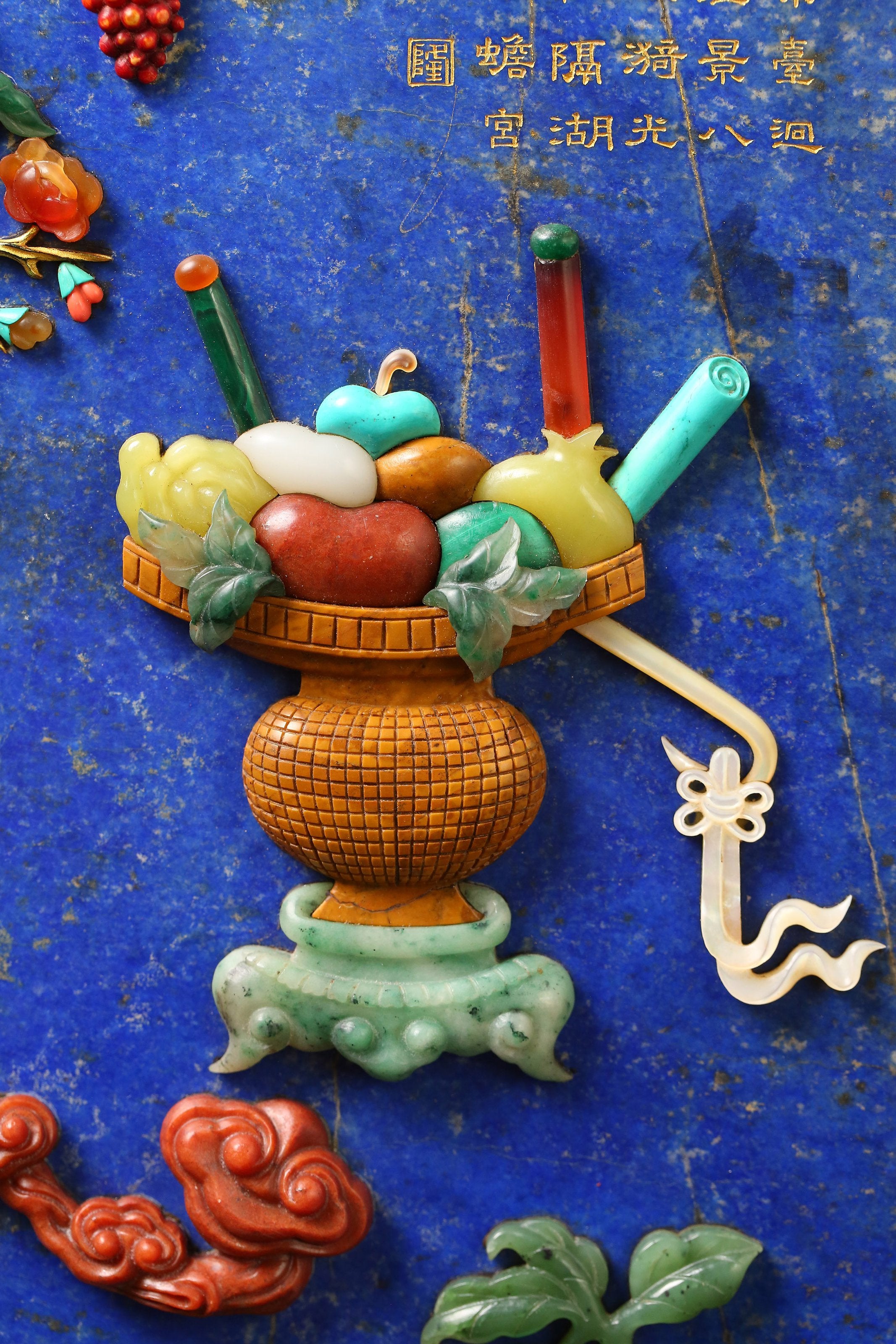 Lapis lazuli inlaid with antique motifs and gilded with imperial poems - screen