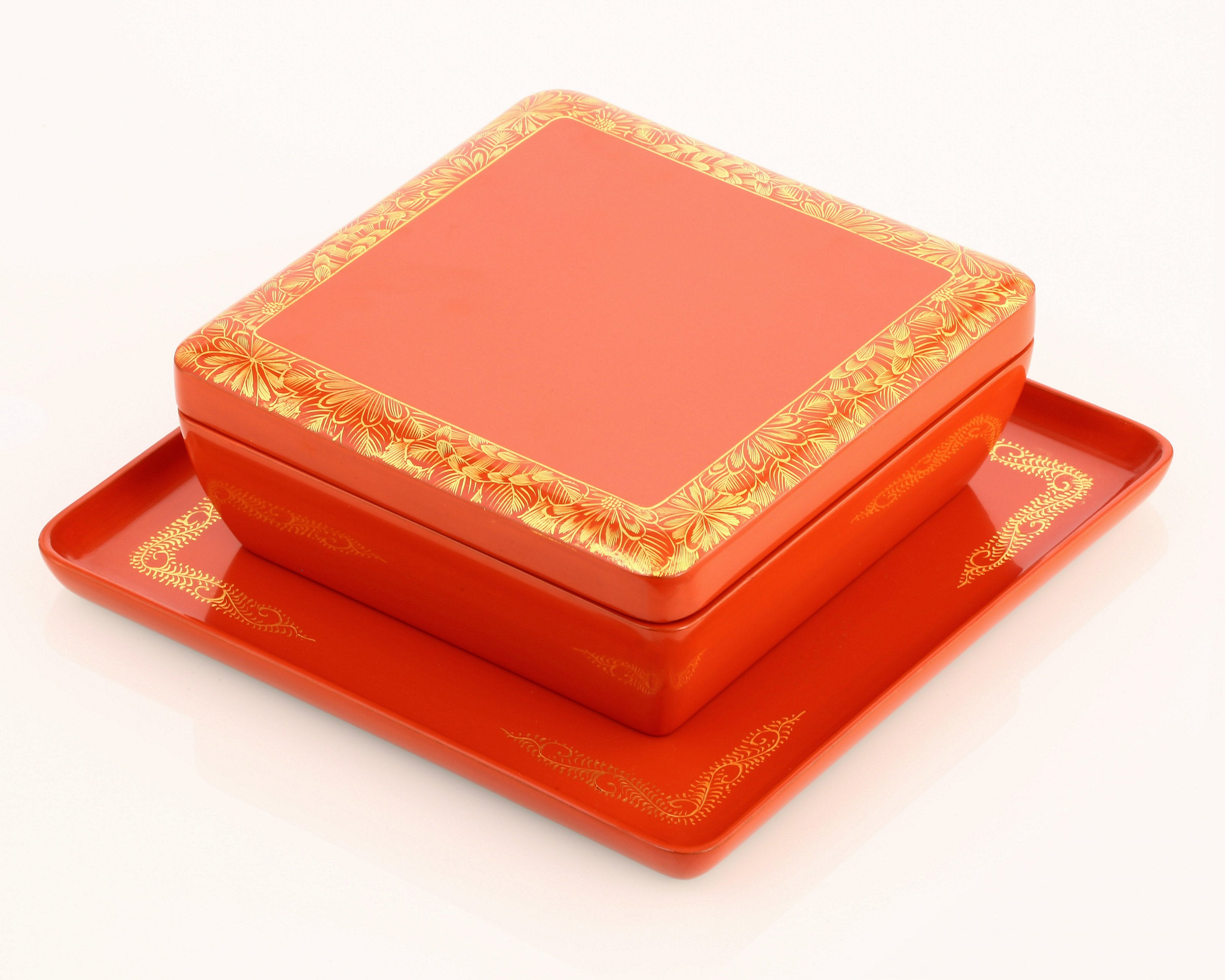 Japanese Wajima lacquerware tea box with gold leaf