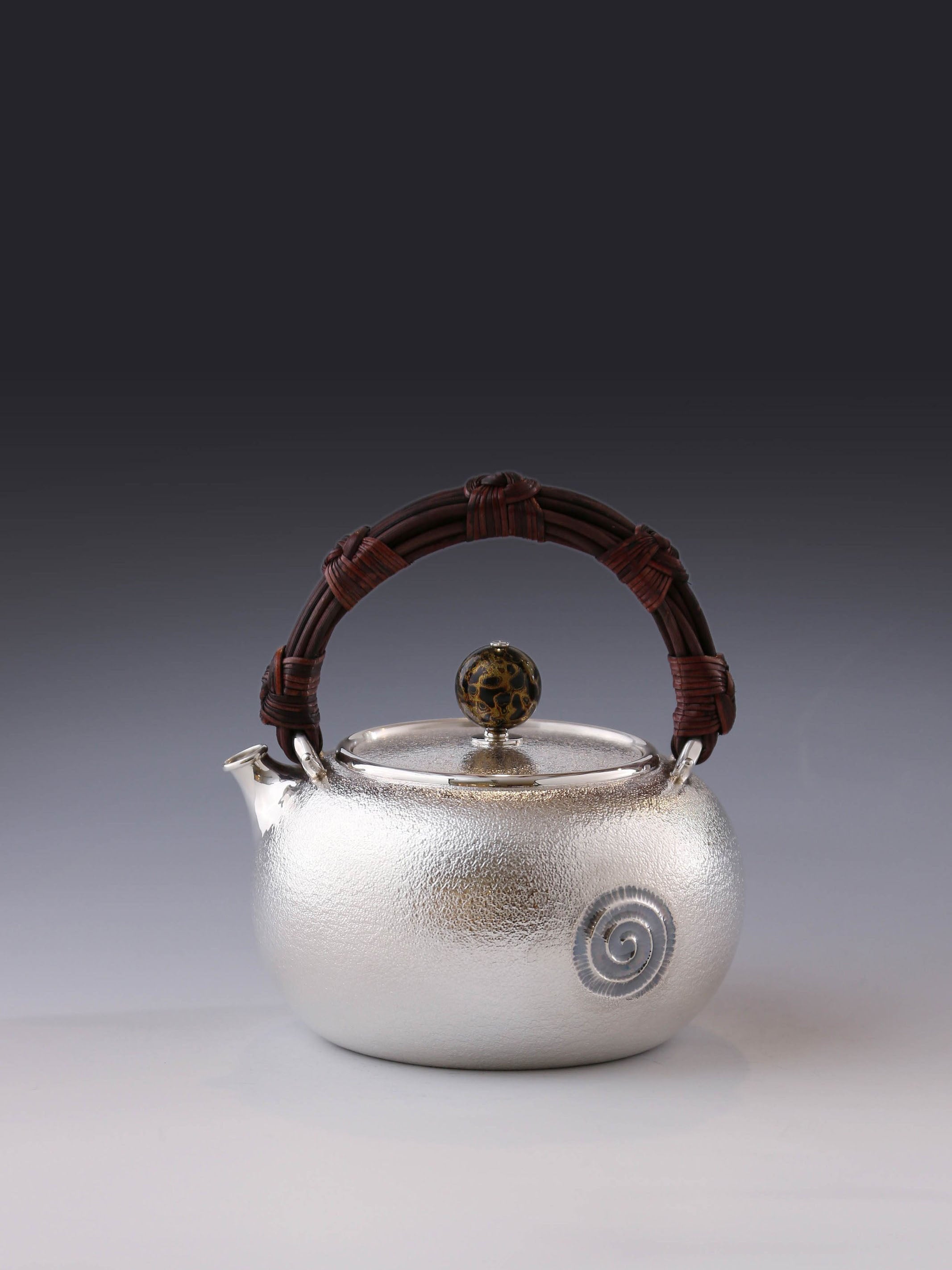 Ruo Xue Ruyi Knot Silver Pot