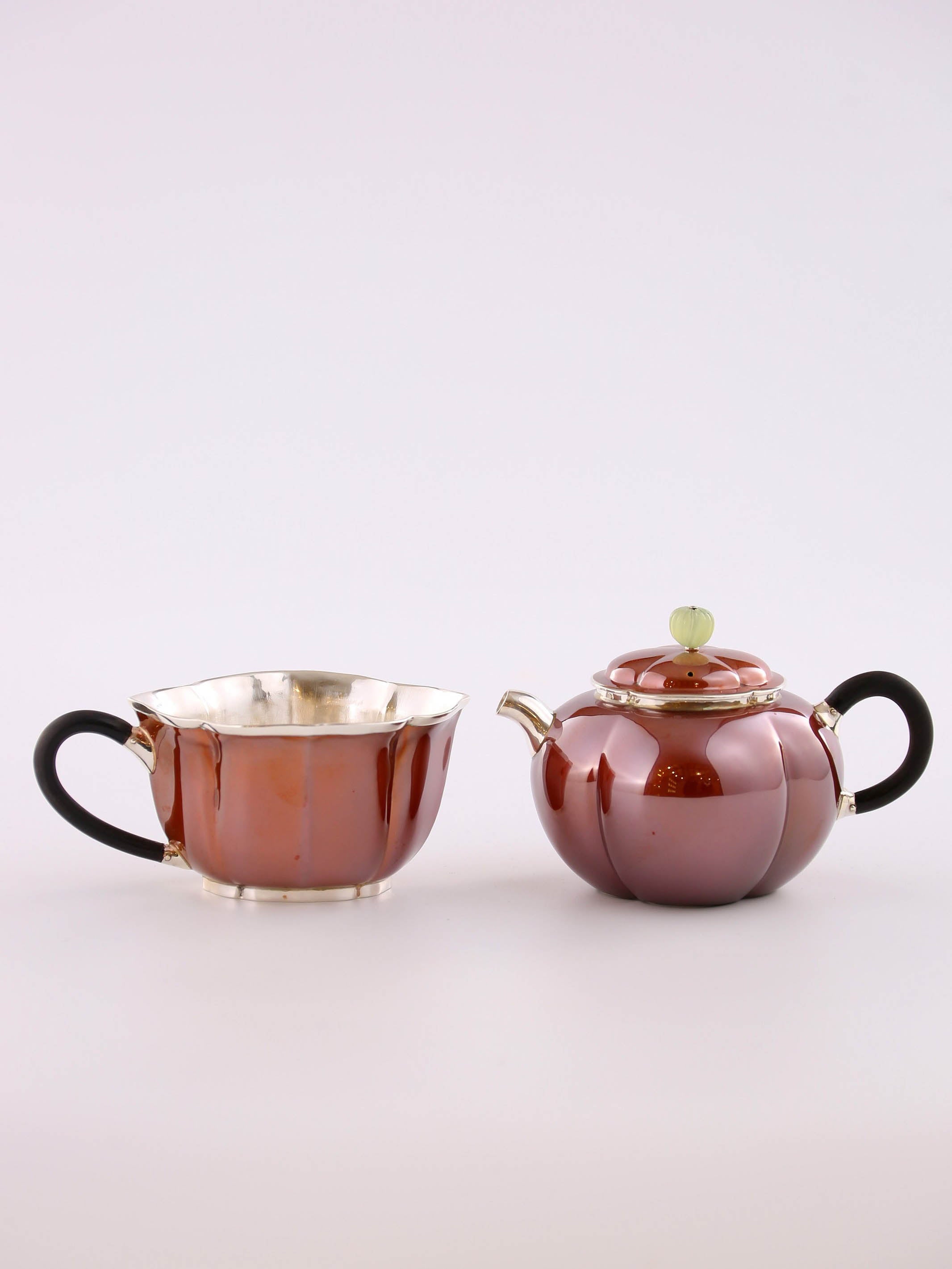 A set of Ruyi petal-shaped copper-plated silver teapot and serving cup