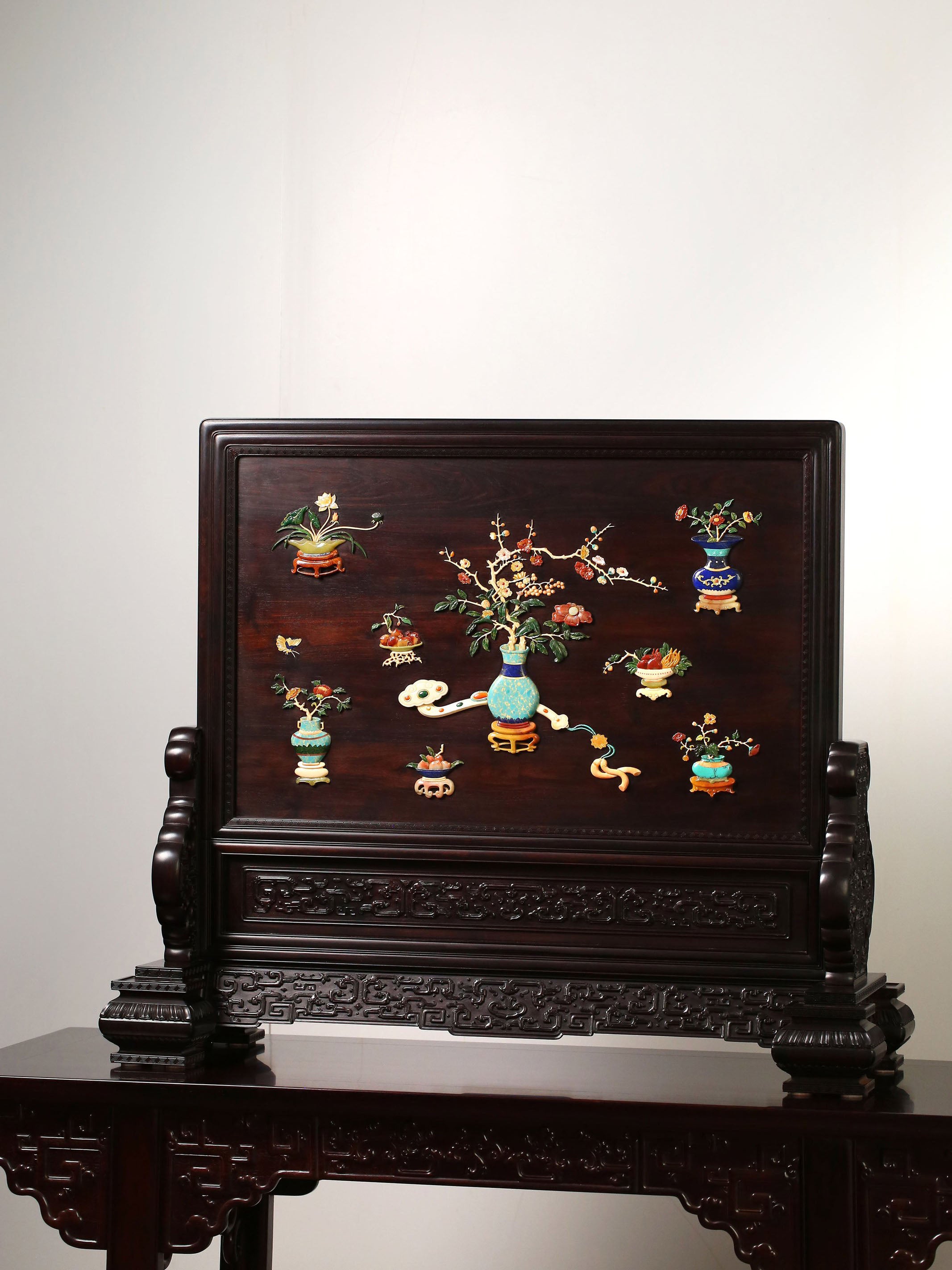 Large square screen inlaid with precious materials for good fortune and peace