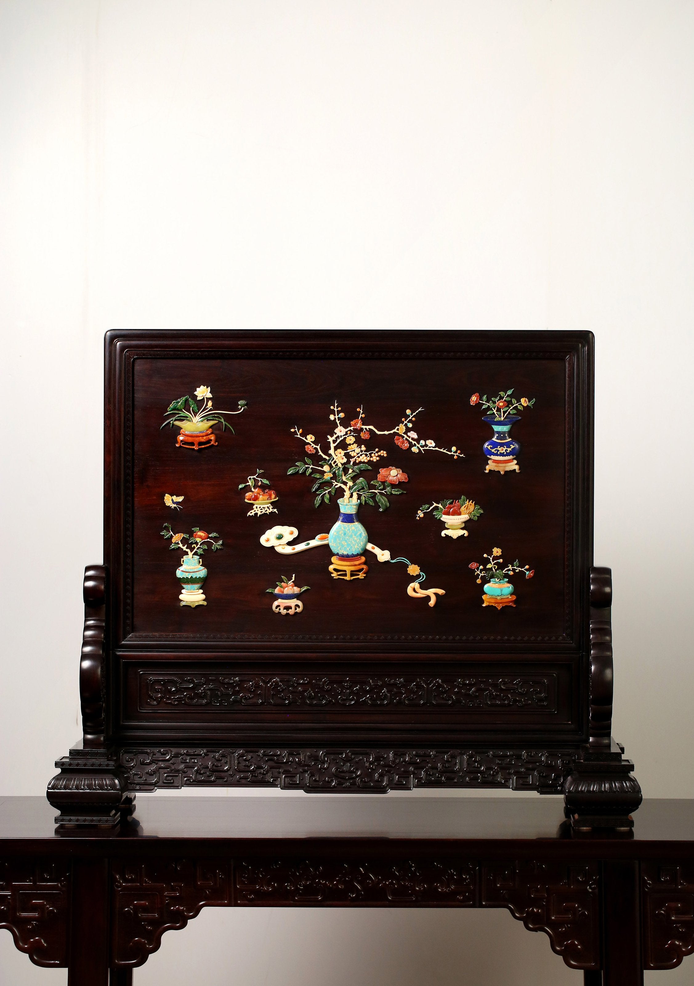 Large square screen inlaid with precious materials for good fortune and peace