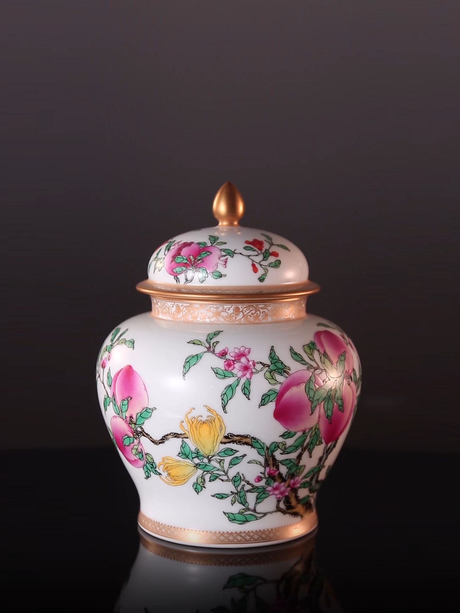 Three-color famille rose general jar tea canister