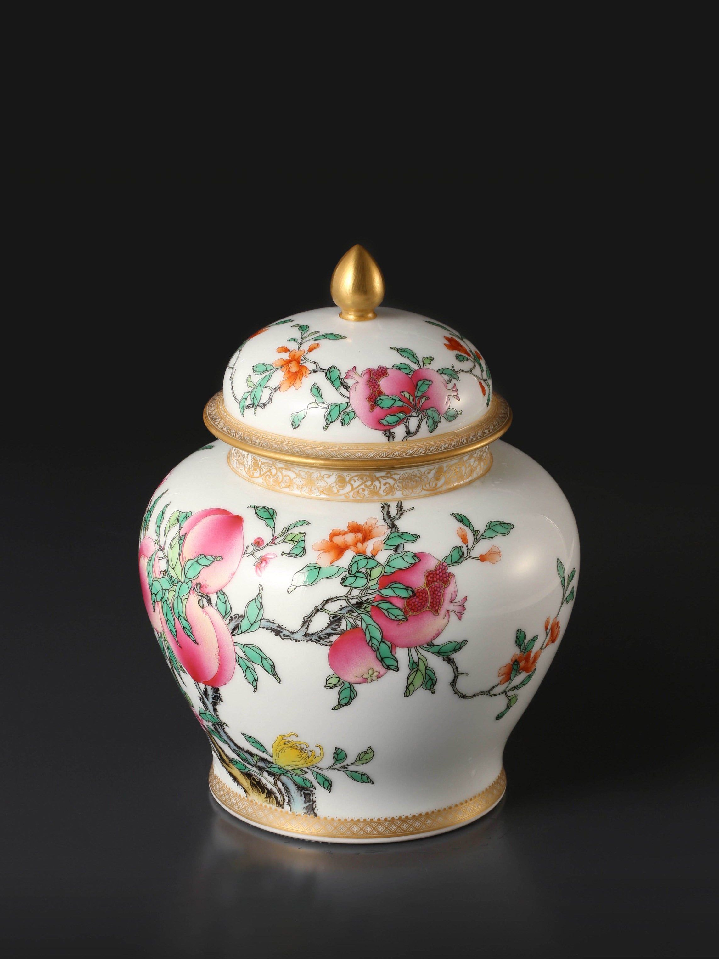 Three-color famille rose general jar tea canister