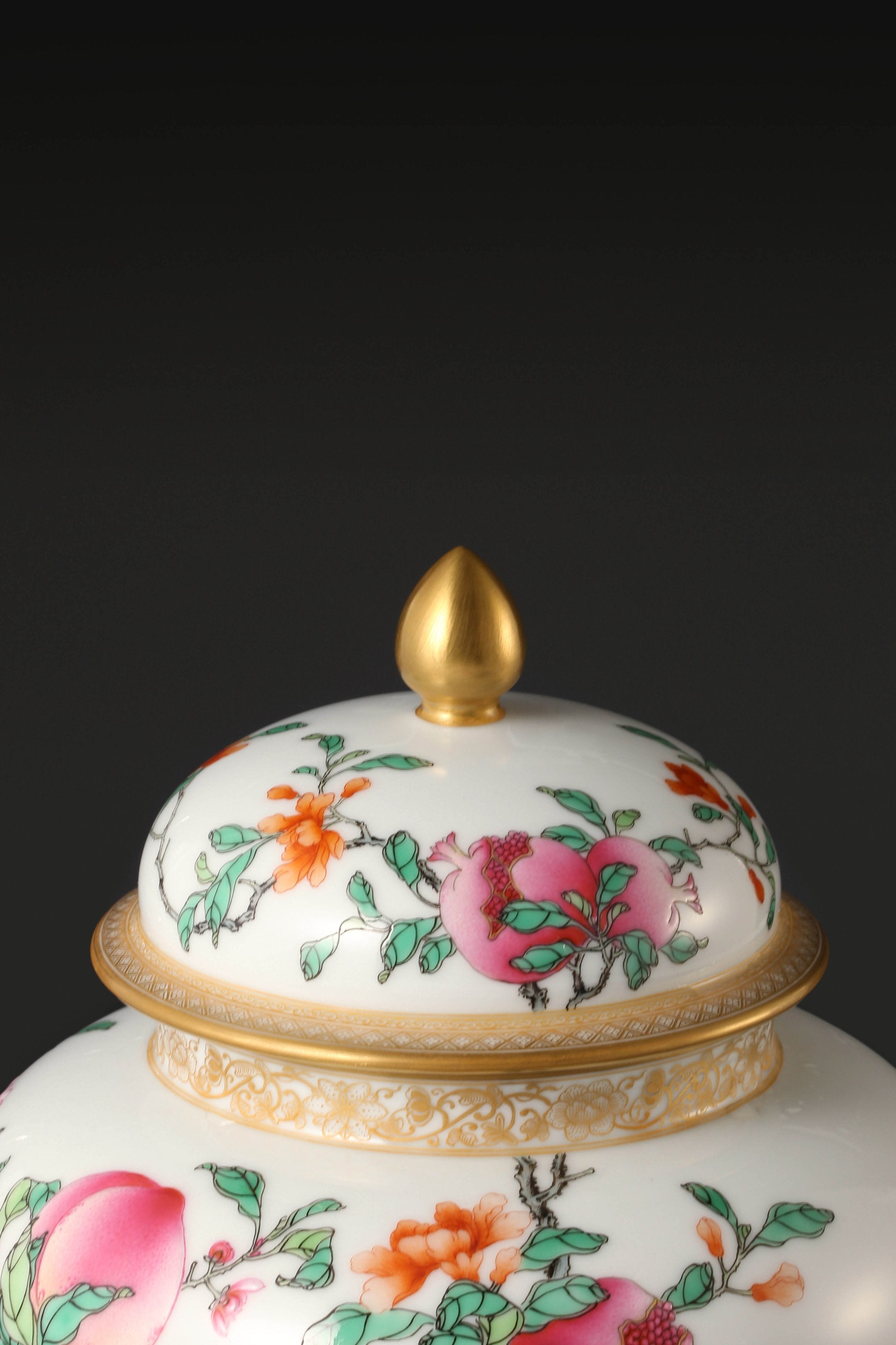 Three-color famille rose general jar tea canister