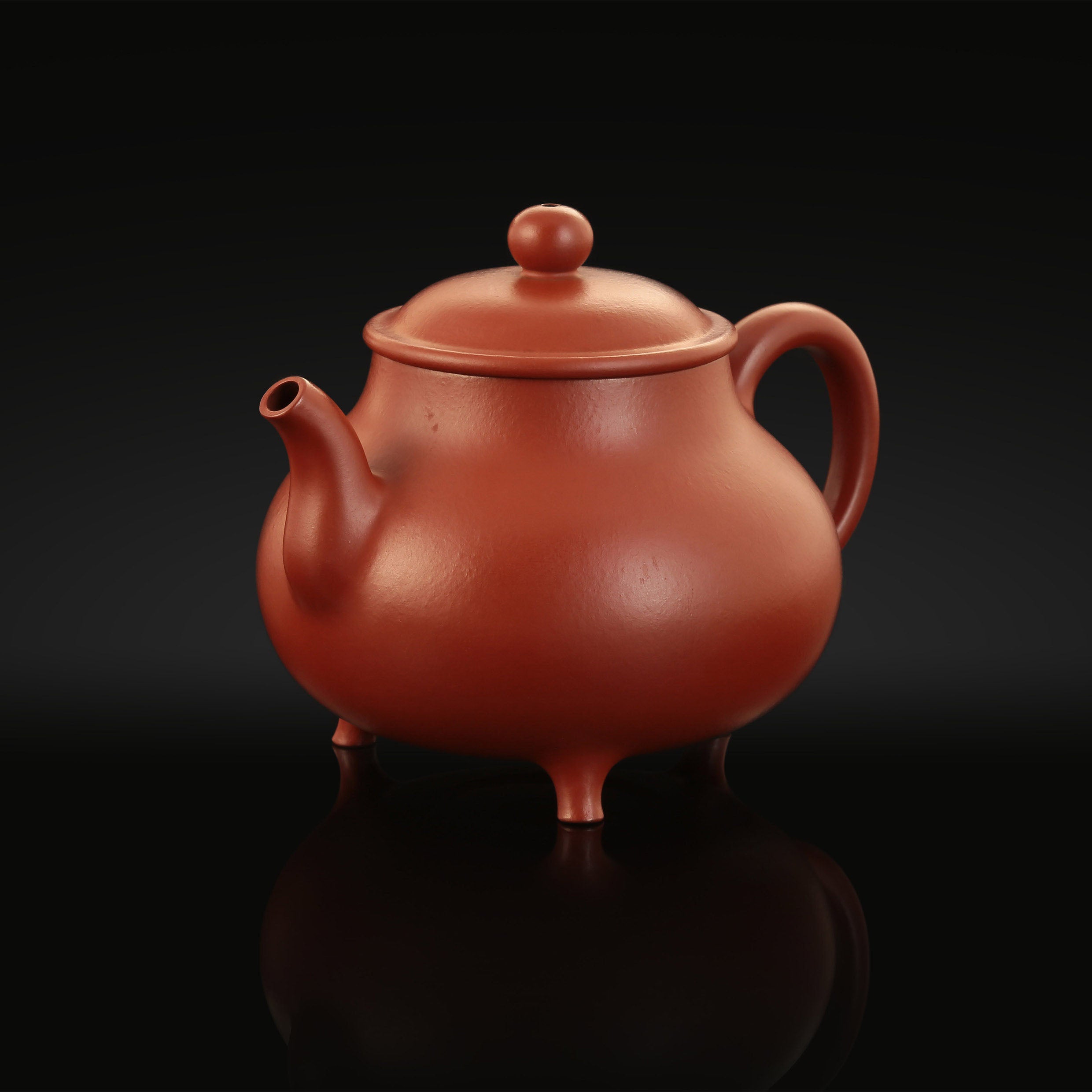 Three-legged tall tripod pot