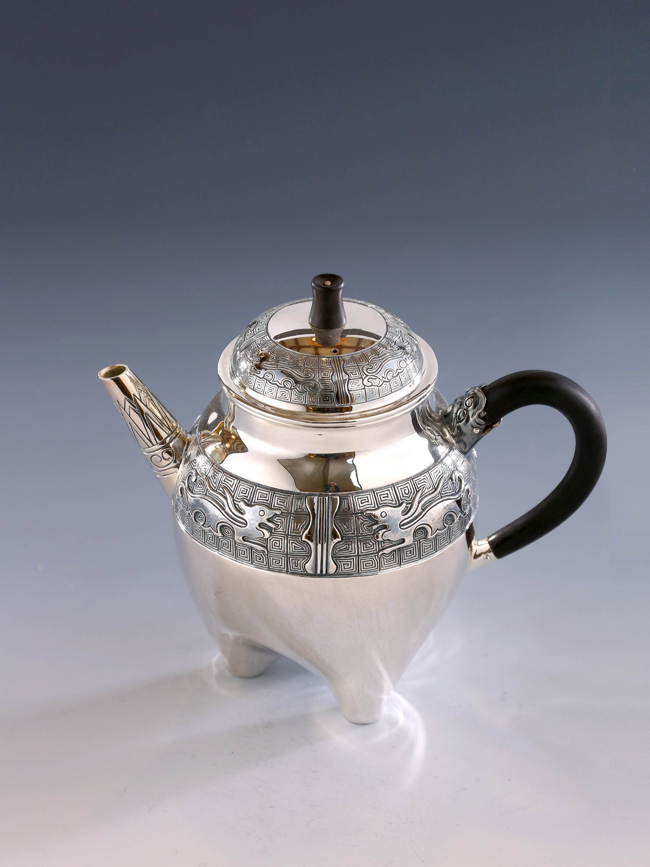 Three-legged teapot with taotie pattern