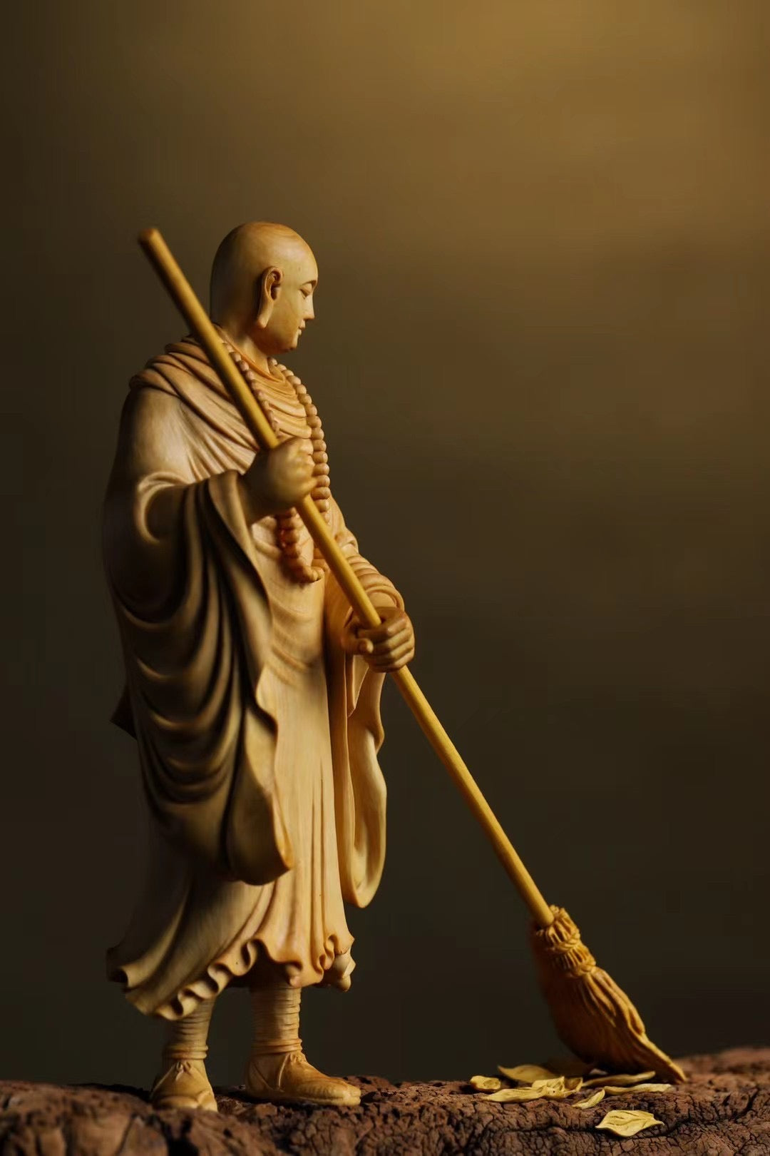 Boxwood Sweeping Monk