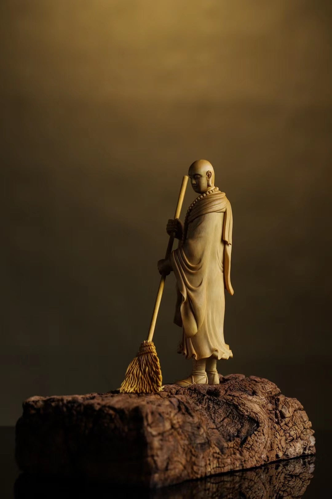 Boxwood Sweeping Monk