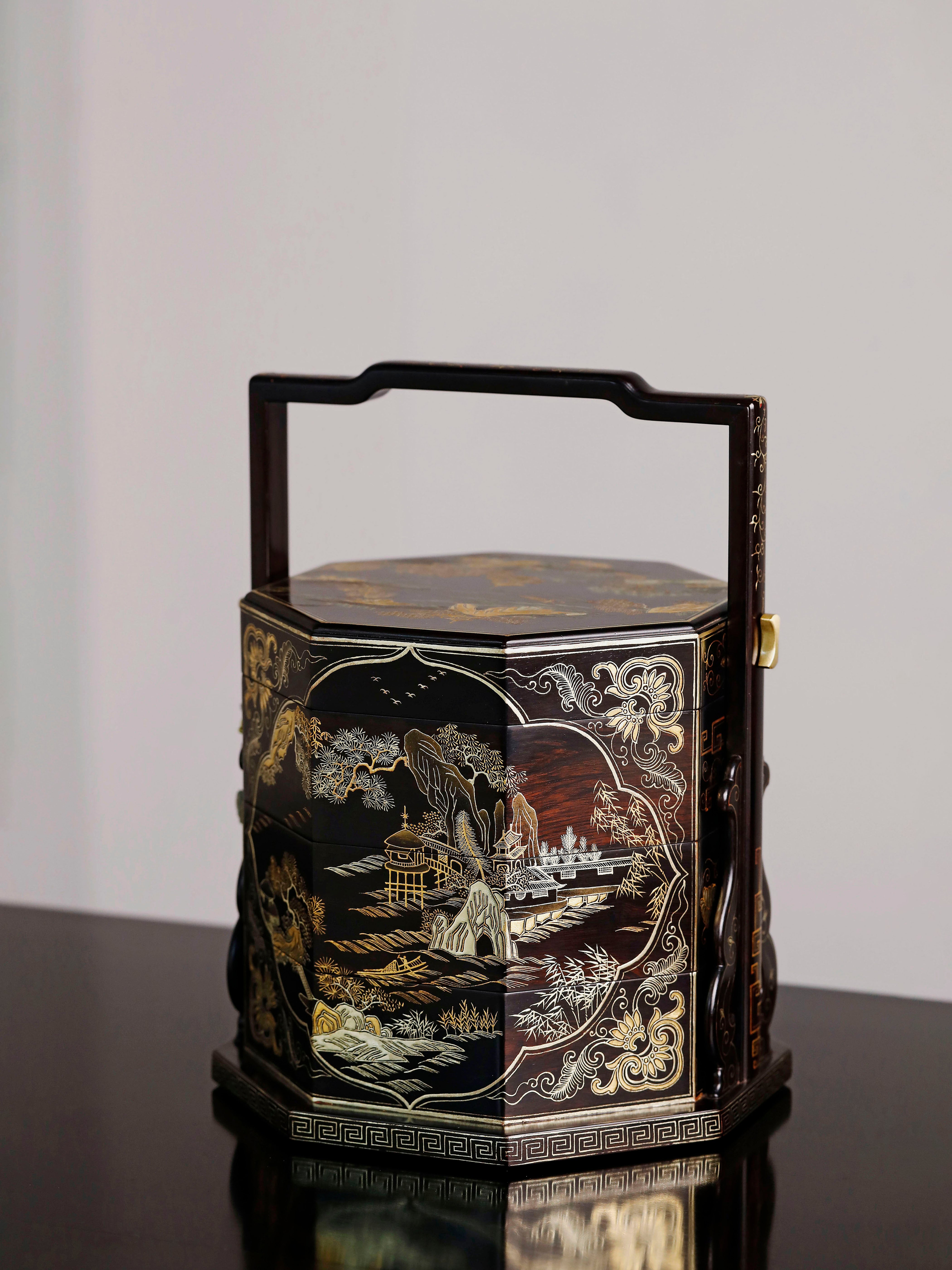 Purple sandalwood pine and crane longevity, egret and heron in succession / Mountain Dwelling Picture gilded octagonal carrying box