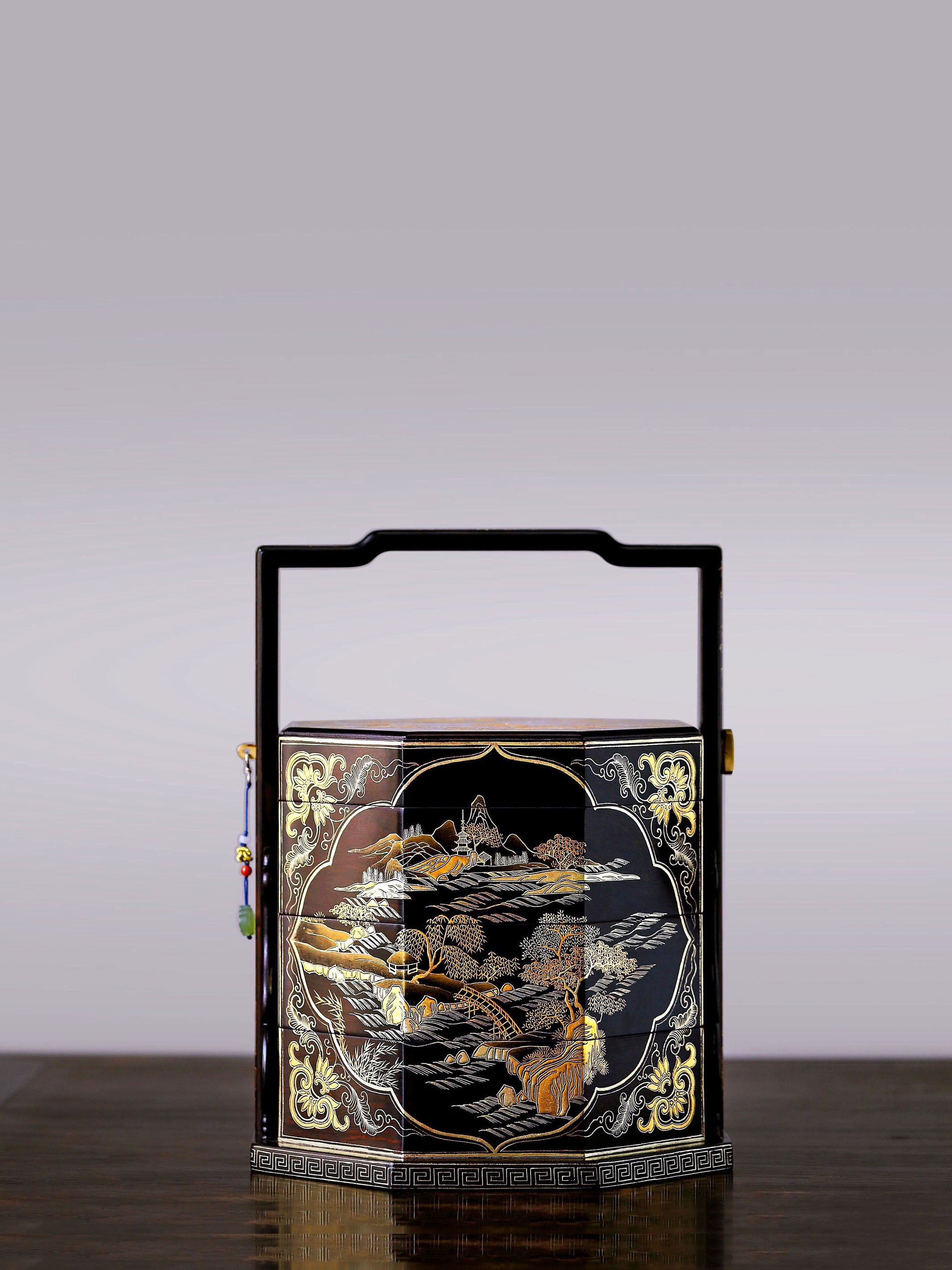Purple sandalwood pine and crane longevity, egret and heron in succession / Mountain Dwelling Picture gilded octagonal carrying box