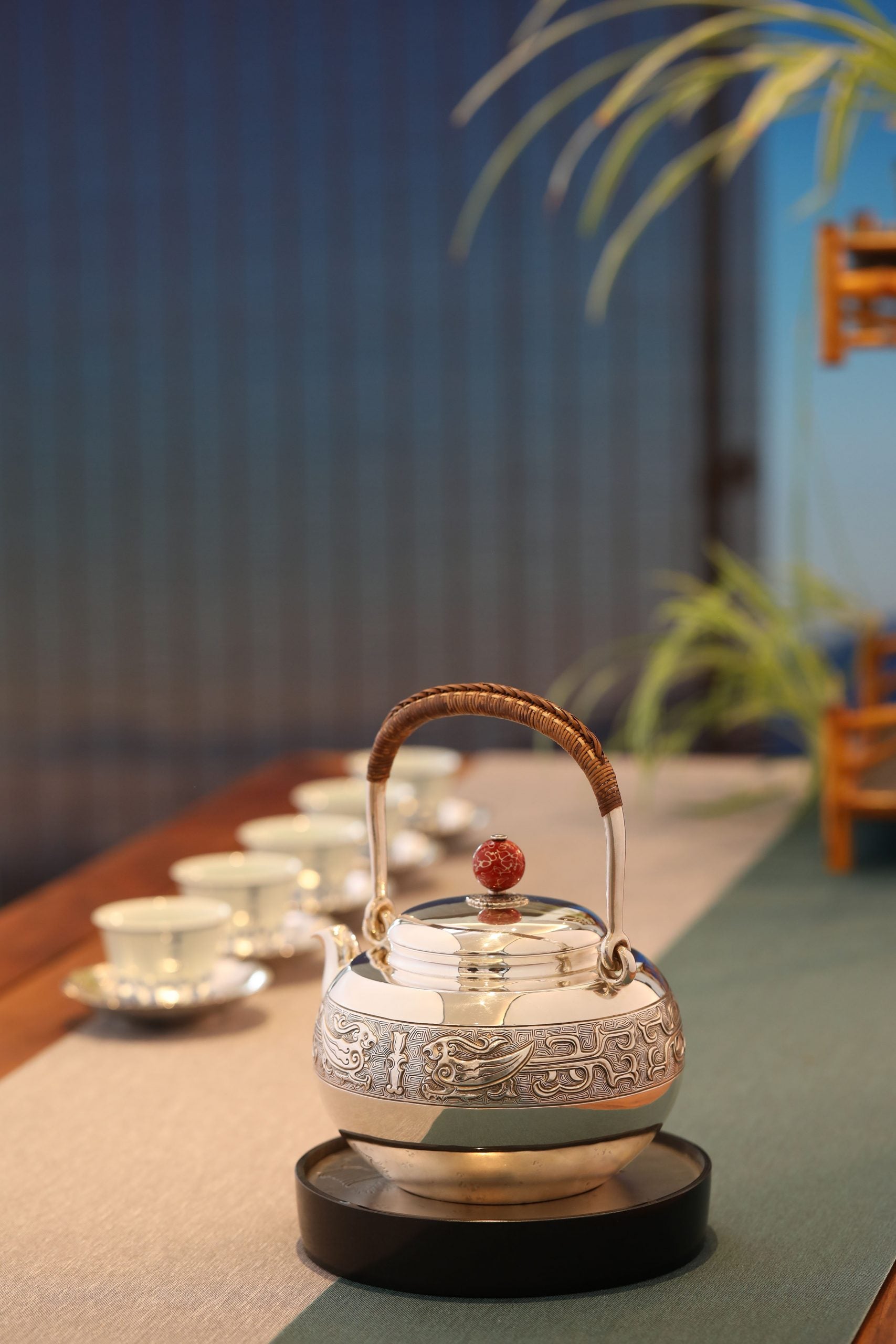 Lacquer-studded Phoenix Silver Pot