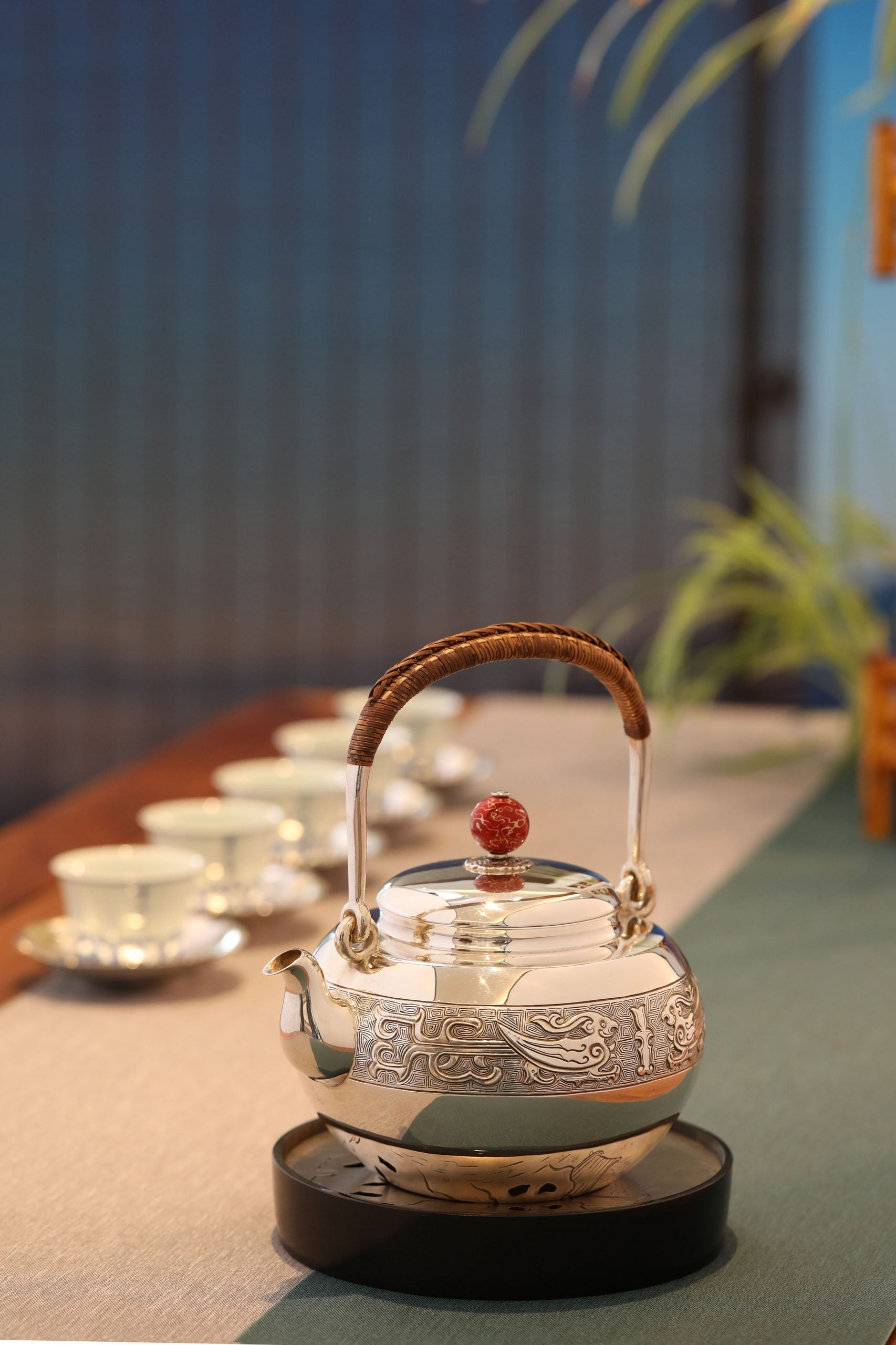 Lacquer-studded Phoenix Silver Pot