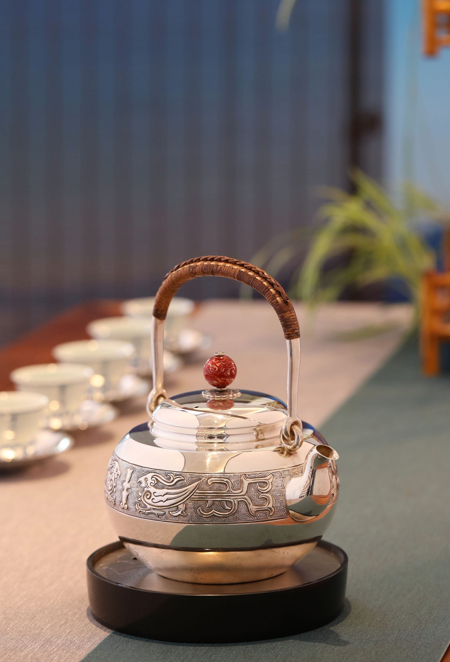 Lacquer-studded Phoenix Silver Pot